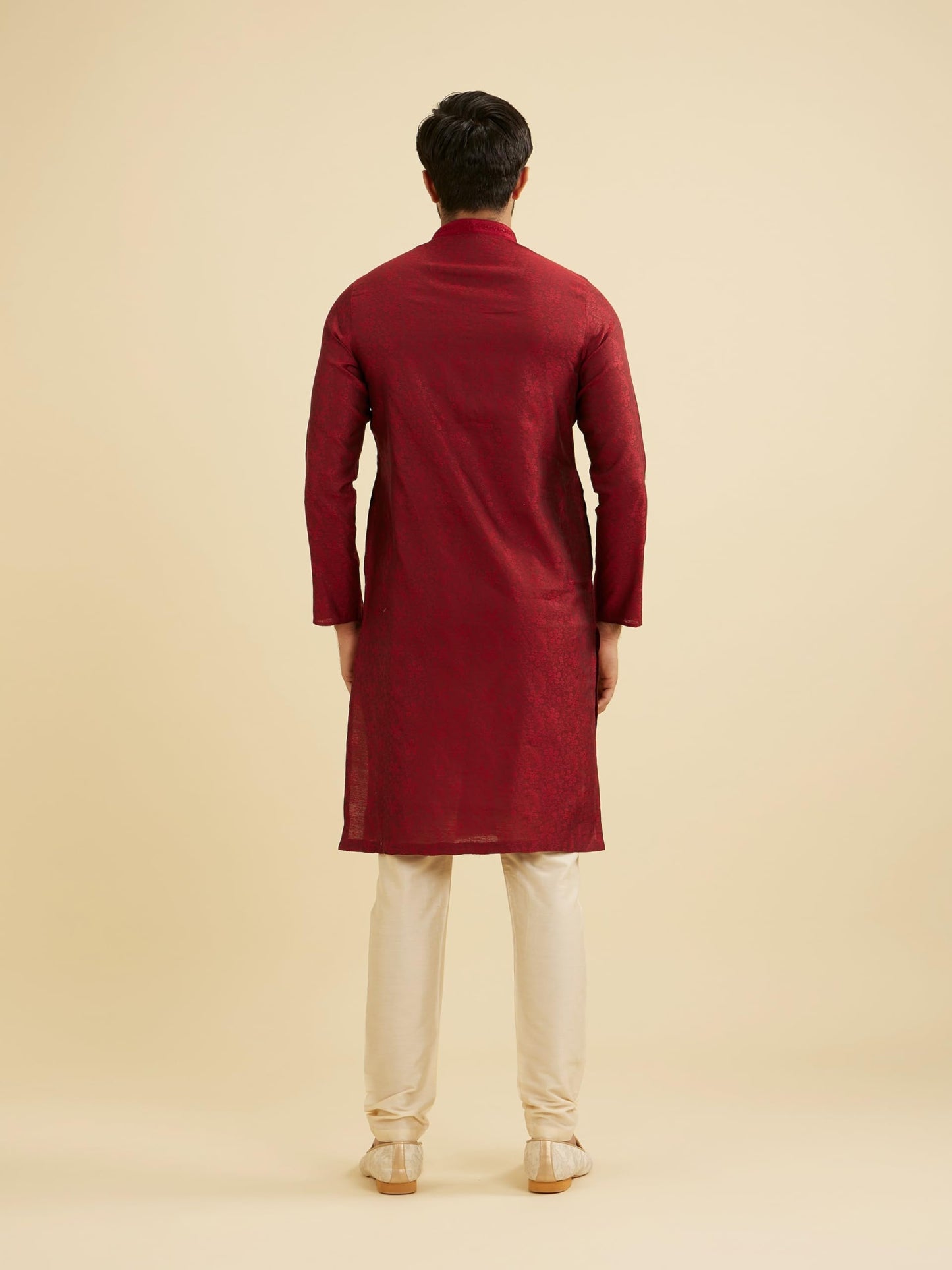 Manyavar Men's Viscose Blend Thread Embroidery Kurta Pyjama Set (Maroon,L)