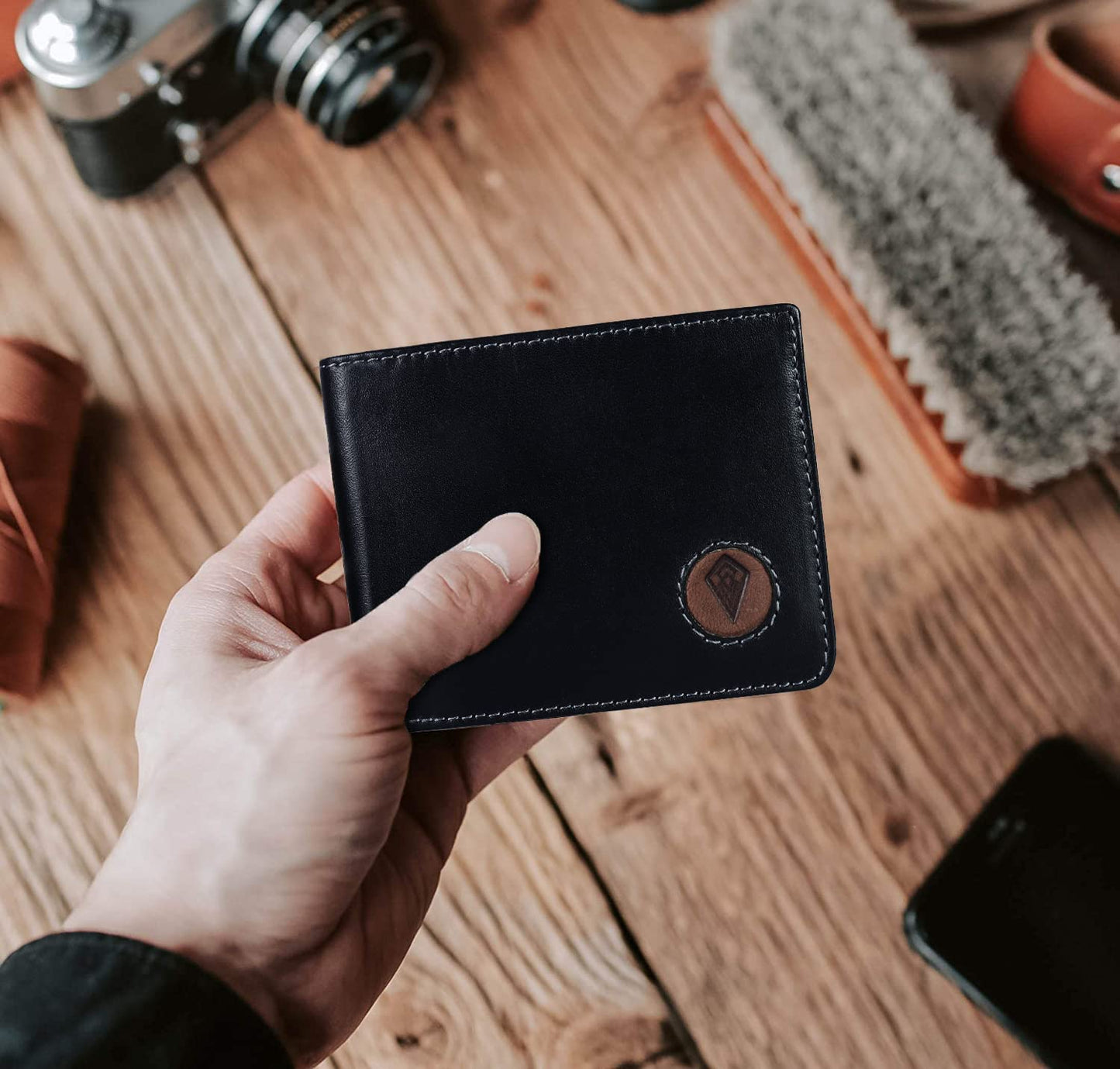 IMPERIOUS - THE ROYAL WAY Imperious Men's Genuine Leather Bi-Fold Rfid Wallet (Black)