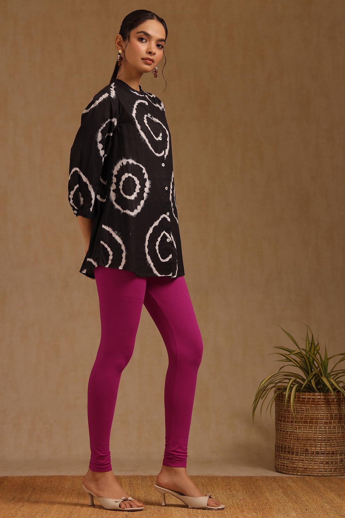 Soch Womens Magenta Cotton Blend Solid Leggings