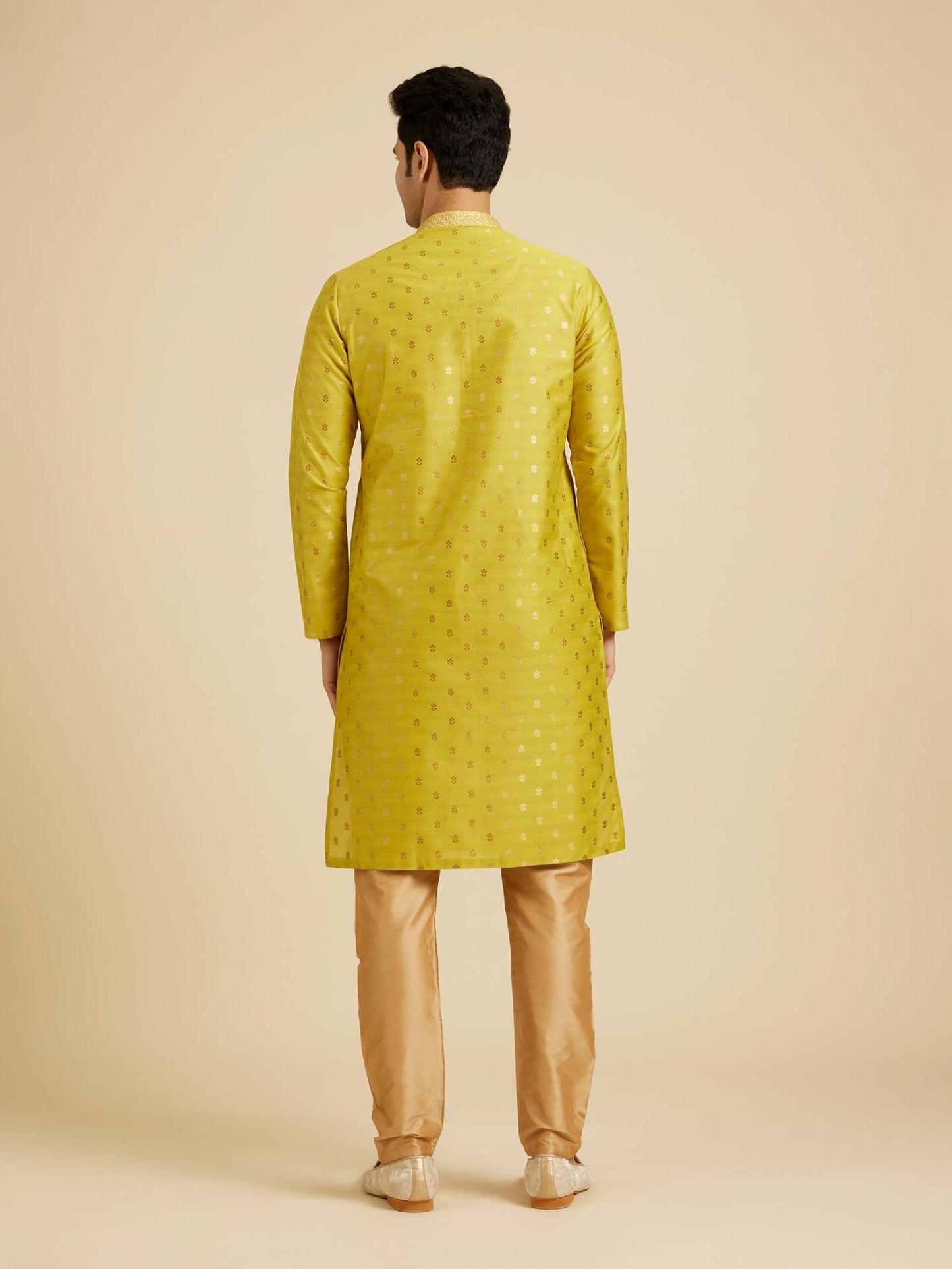 Manyavar Men's Art Silk Neck Embroidered & Foil Prints Kurta Pyjama Set (Green,3XL)