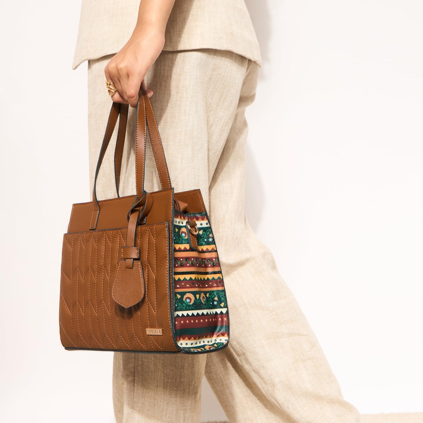 Chumbak Mara Handbag for Women, Tan Floral Print, Digital Nomad Collection, PU Leather Shoulder Bag with Zipper, Stylish and Lightweight Handbag for Travel and Daily Use