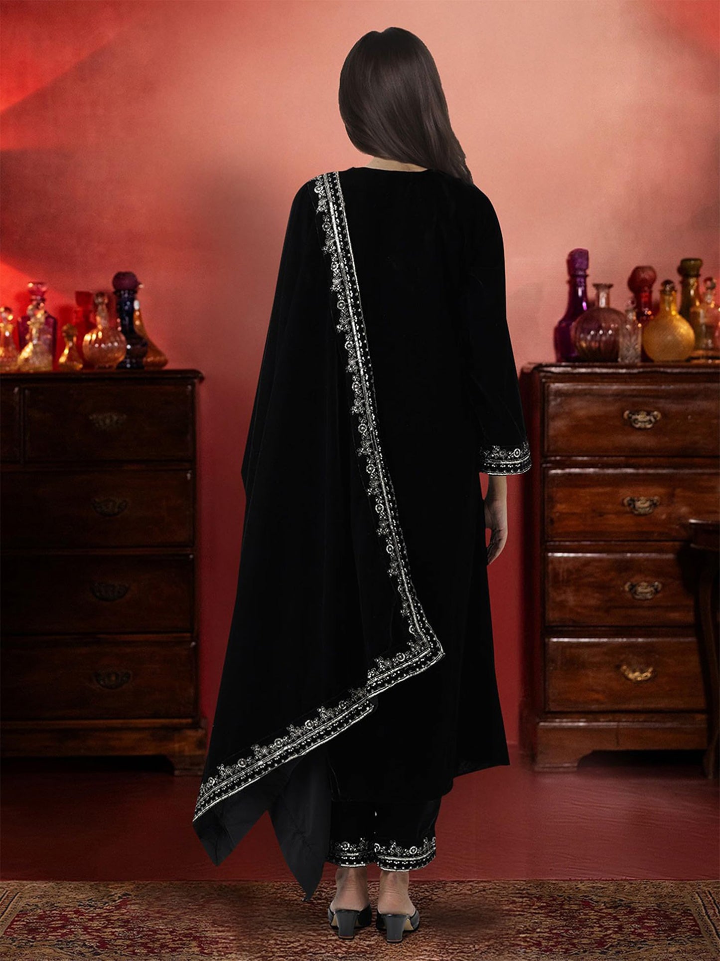 TRENDMALLS Women's Velvet Embroidery Salwar Suit Set Kurta Pant with Dupatta (G322-Black-XL-)