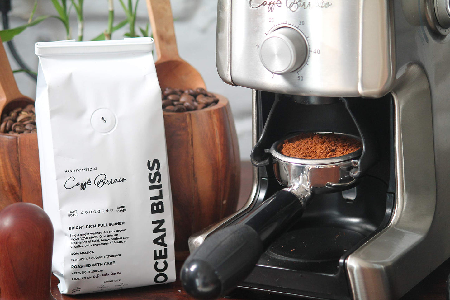 CAFFE BIRRAIO Plastic Conical Burr Bean Grinder With 32 Grind Settings., Iris