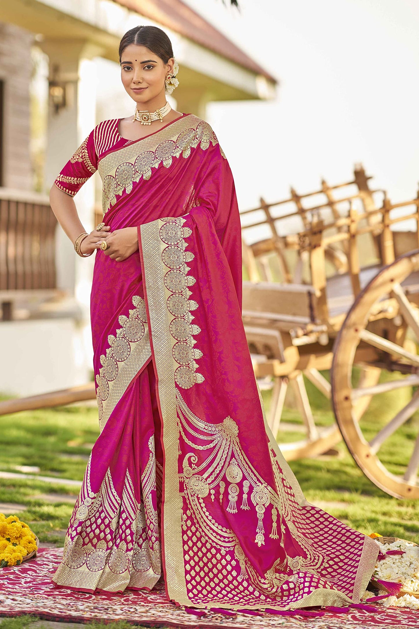 MANOHARI adorable woven pattern Banarasi Silk saree for women with Blouse Piece_MN1748