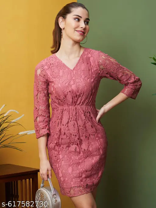 Globus Women Mauve Self Design Party V-Neck Bodycon Dress