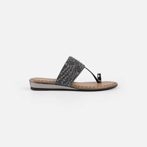 Mochi Women Gold Chappals UK/6 EU/39(35-2114)