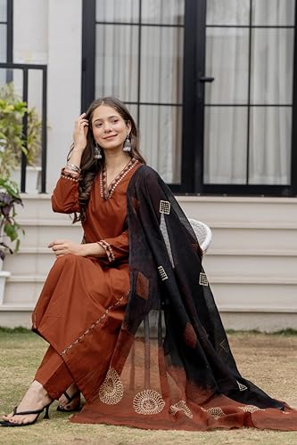MEERA FAB Women Floral Printed Pure Cotton Straight V-Neck Side Pocket Kurta with Palazzos & Dupatta