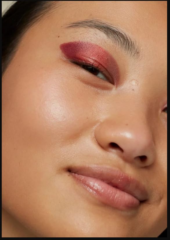 The Body Shop Light Weight Creamy Shimmer Finish Multi-Tasking Vegan 4.2 g Boost Crayon Stick for Eyes Cheeks and Lip Makeup with Shea Butter, Castor oil and 89% Natural Ingredients, Red