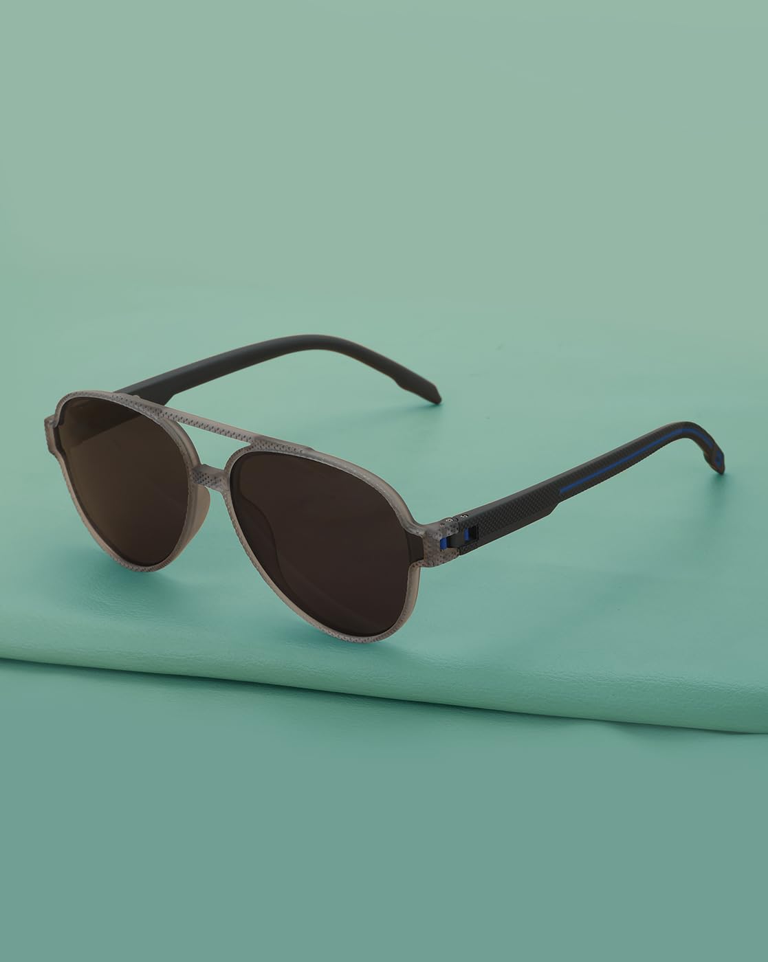 Carlton London Grey Toned with Blue Polarised Lens Aviator Sunglass for men
