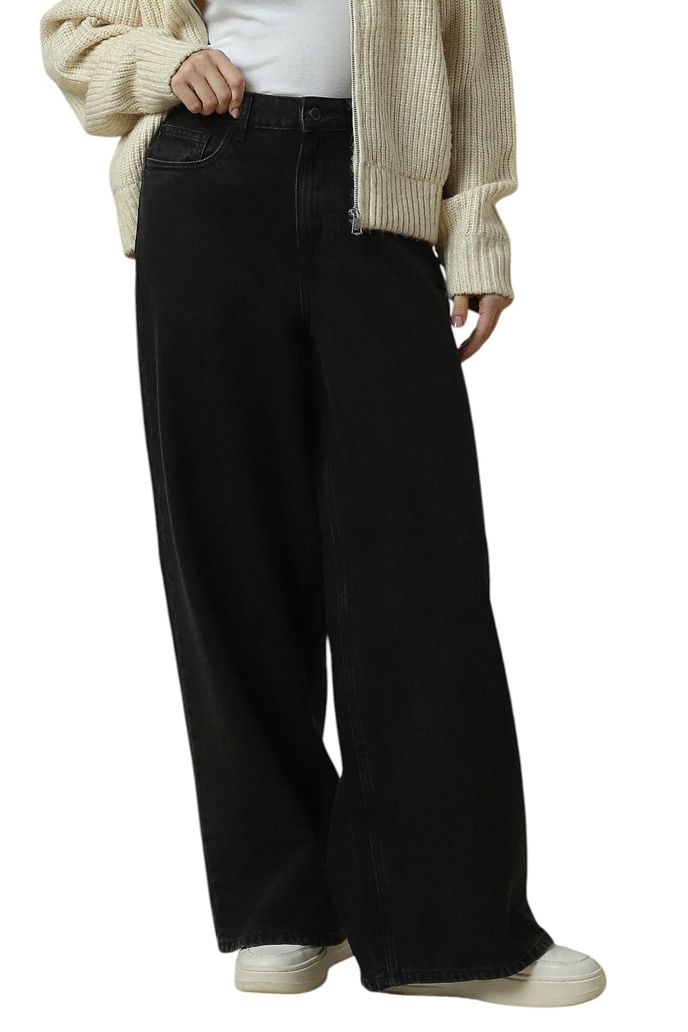 Women Black Regular Fit Light Wash Jeans
