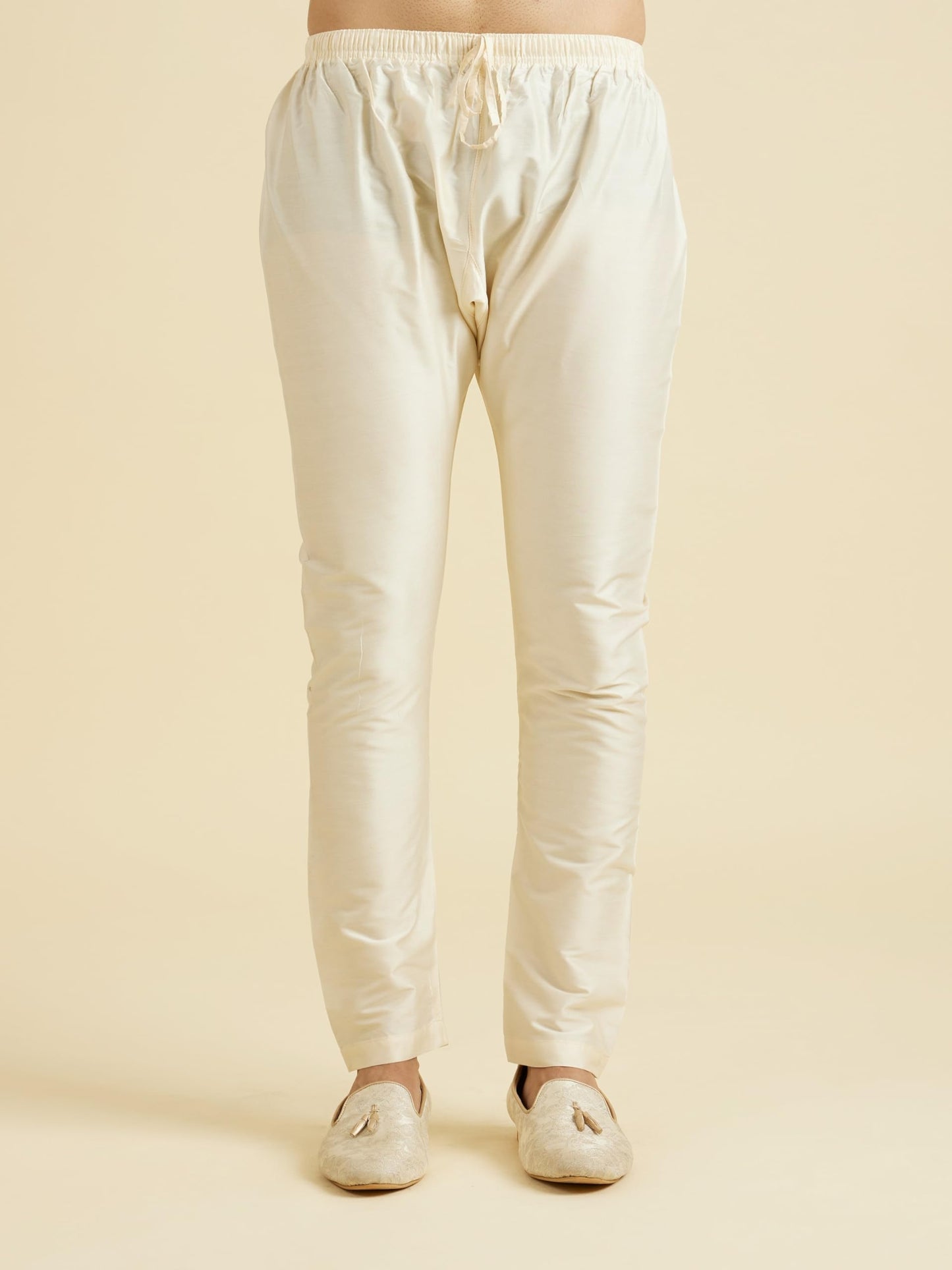 Manyavar Men's Cotton Blend Self Design Kurta Pyjama Set (2pcs)