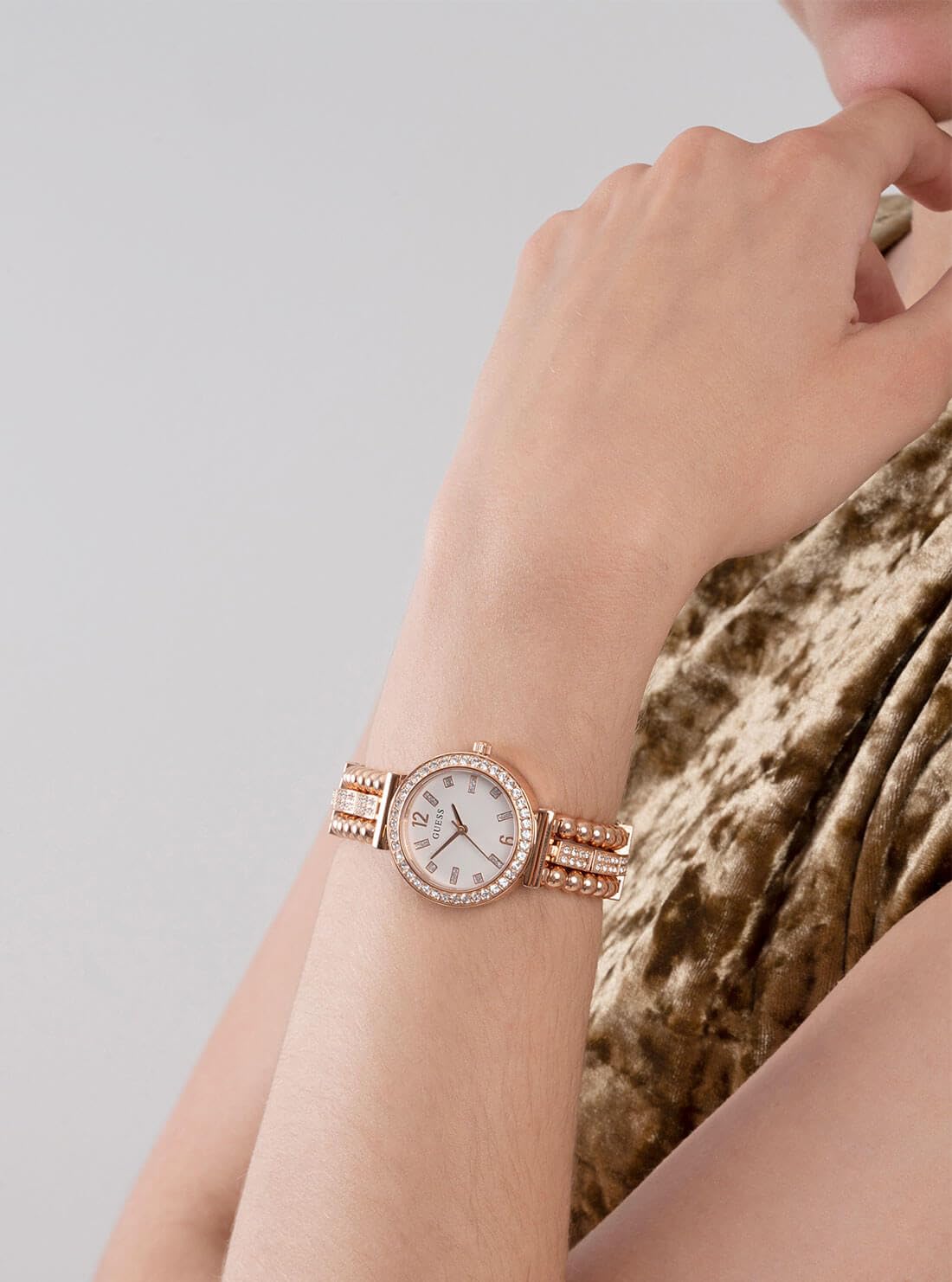 GUESS Stainless Steel Analog White Dial Women Watch-Gw0401L3, Rose Gold Band