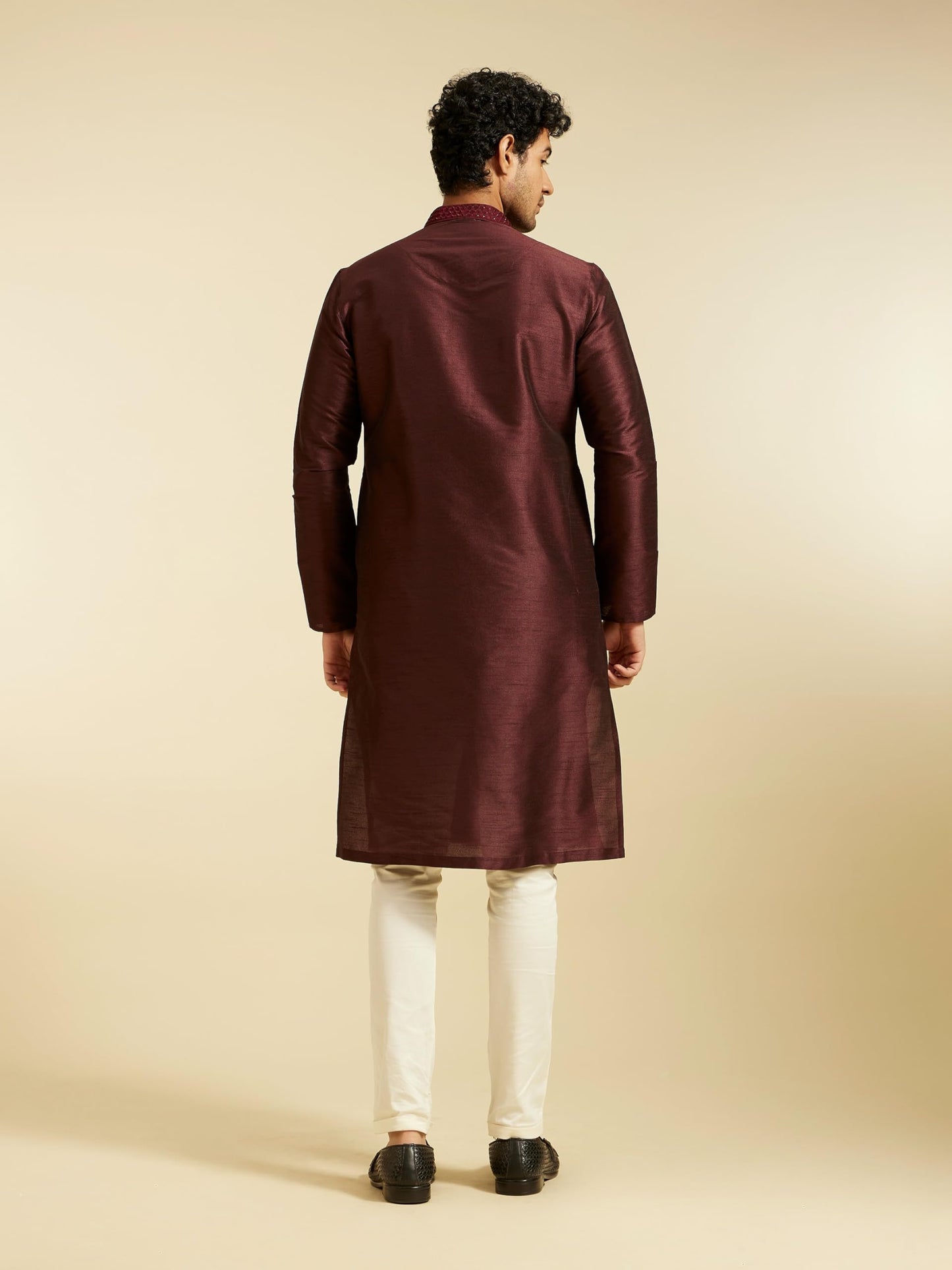 DIWAS BY MANYAVAR Men's Art Silk Solid Kurta (Wine,L)