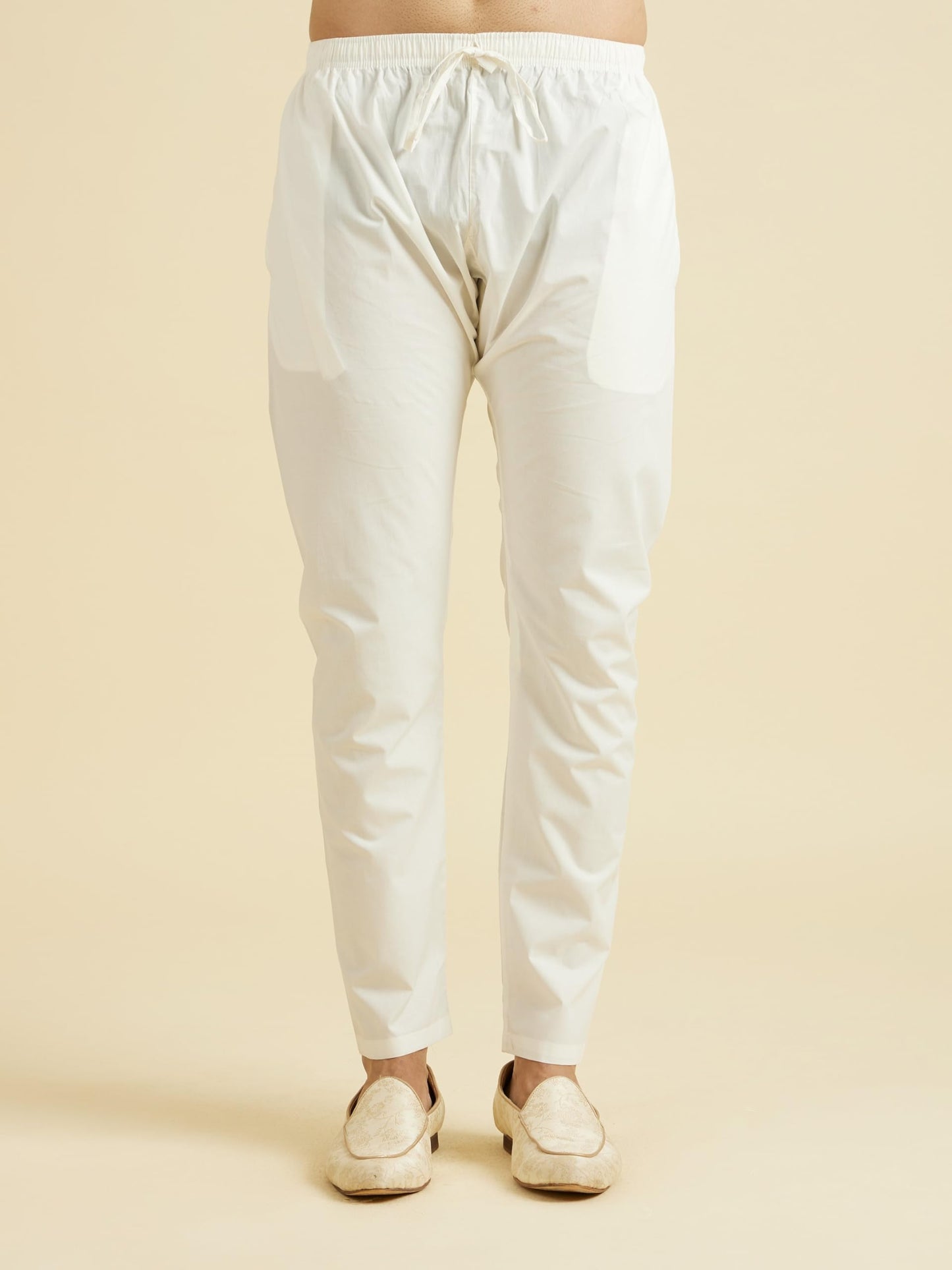 Manyavar Men's Cotton Blend Embroidery Kurta Pyjama Set (2pcs)