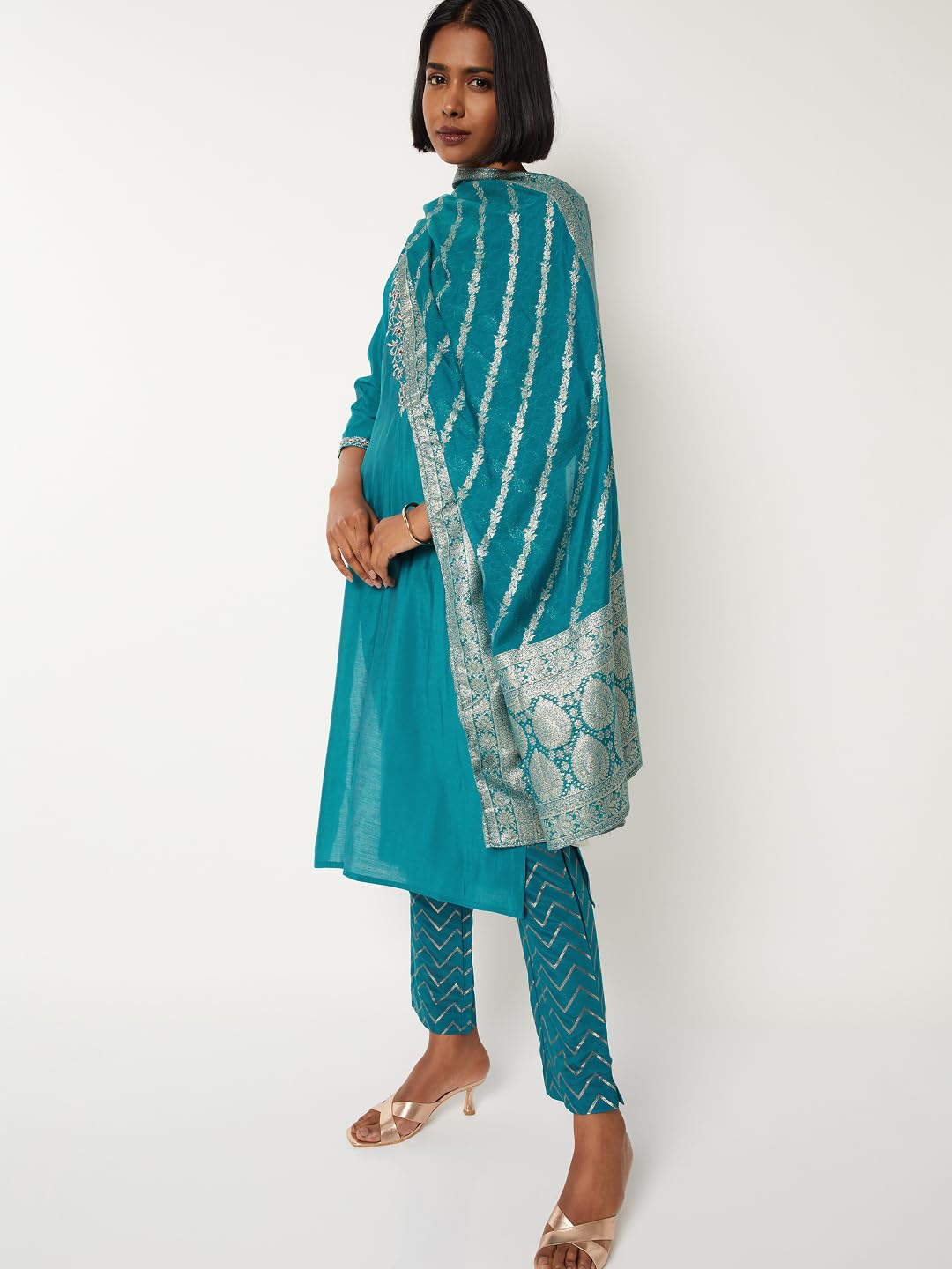 Max Women Embroidered Straight Kurta Set (Blue_L)