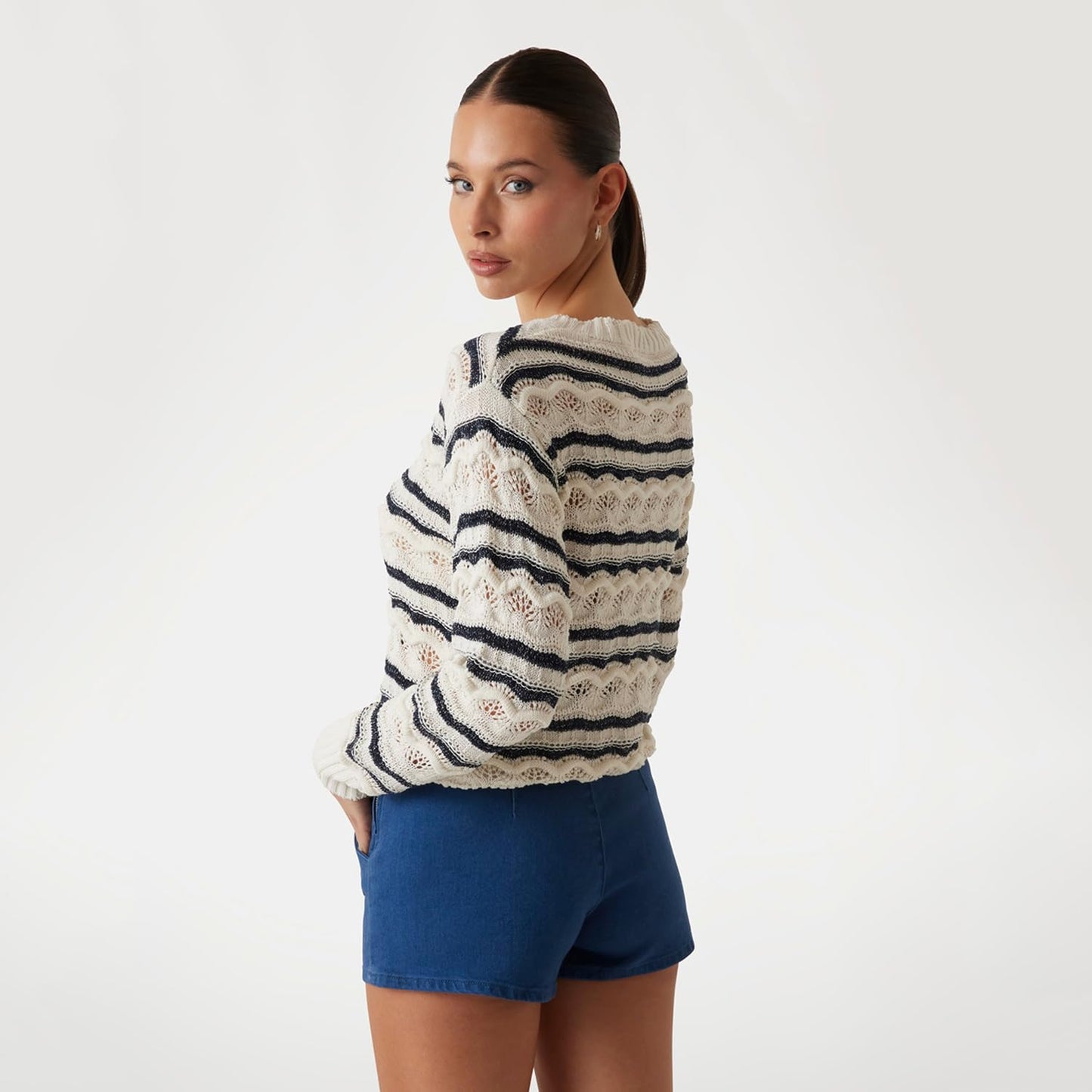 GUESS Women's White Striped Round Neck Long Sleeves Sweater