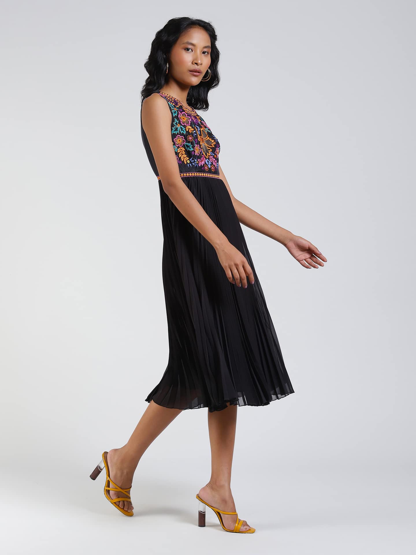 Label RITU KUMAR Round Neck Sleevless Long Dress Black