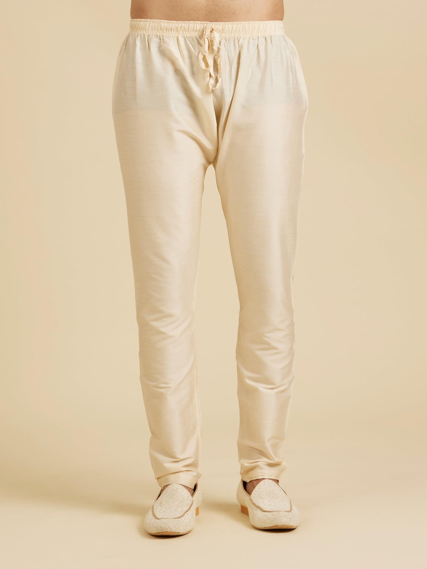 Manyavar Men's Viscose Blend Embroidered Neckline Kurta Pyjama Set (2pcs)