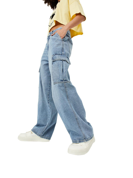 Max Women Lightwashed Cargo Jeans (Blue_32)