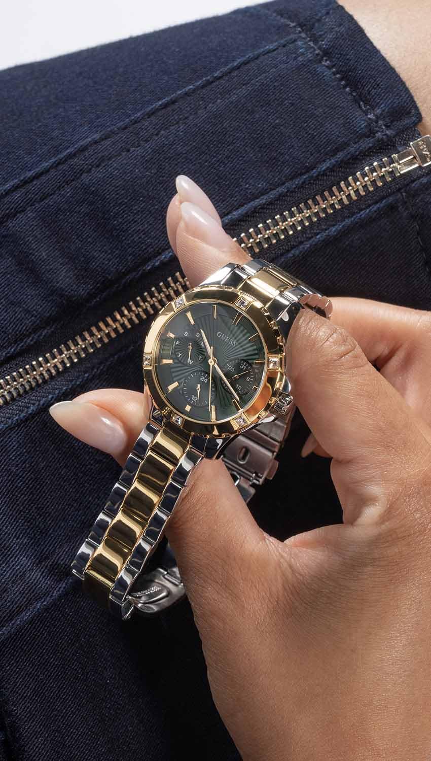 GUESS Analog Green Dial Women's Stainless Steel Watch-GW0723L1