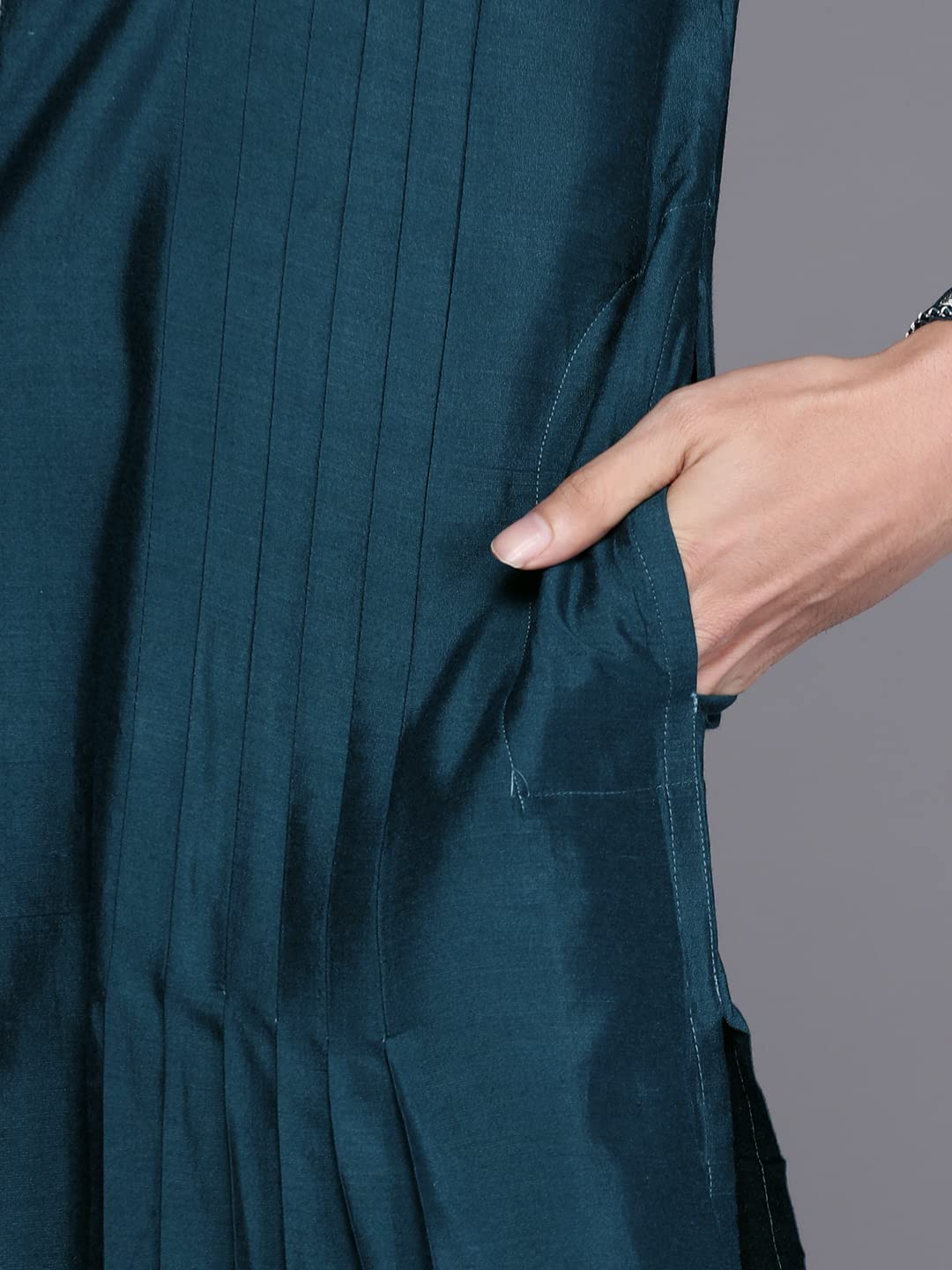 Manyavar Kurta Jacket Set for Men, Full Sleeves Mandarin Collar Ethnic Wear Jacket Set for Festival, Wedding, Party Blended Viscose (Blue, XL)