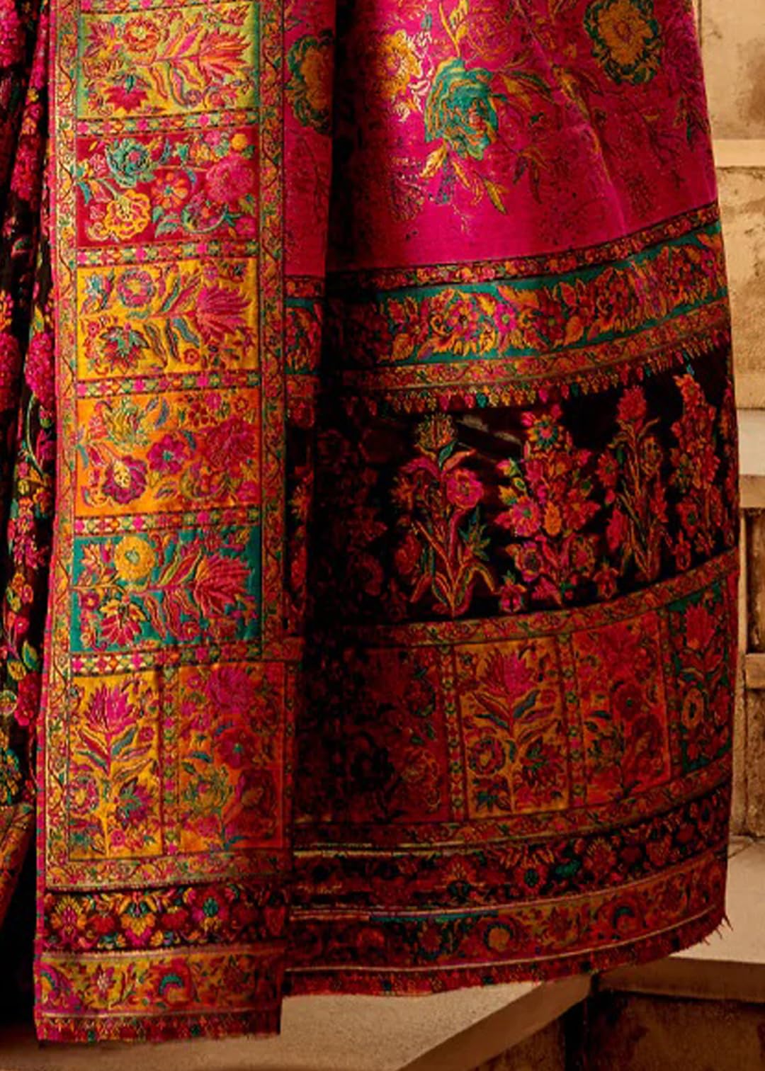 SAREE MALL Women's Black Cotton Silk Botanical Printed Saree With Unstitched Blouse (KSHMRI1002_GIF)