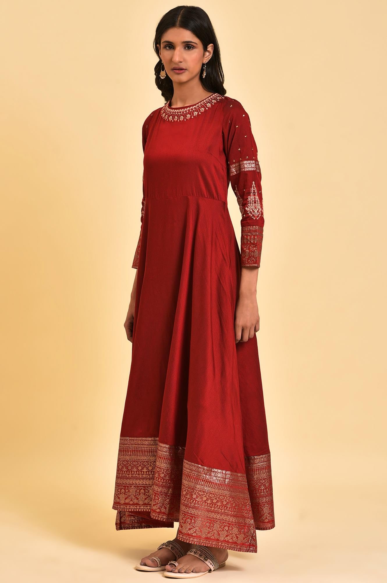 W for Woman Maroon Embroidered Festive Gown_22AUW18361-217627_XL