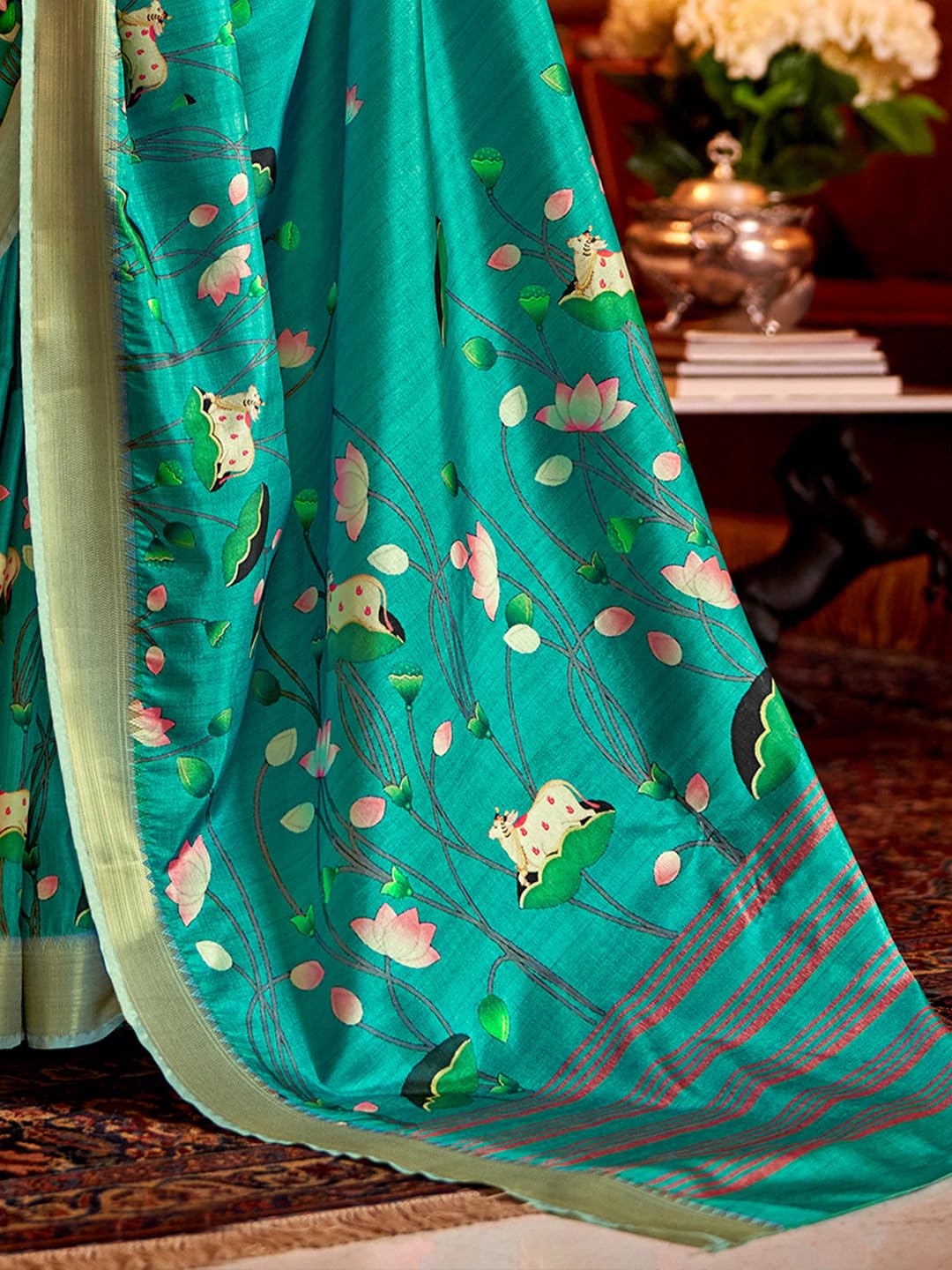 SAREE MALL Women's Teal blue Manipuri Silk Kalamkari Printed Saree With Unstitched Blouse (PICHWIRNG107_GIF)