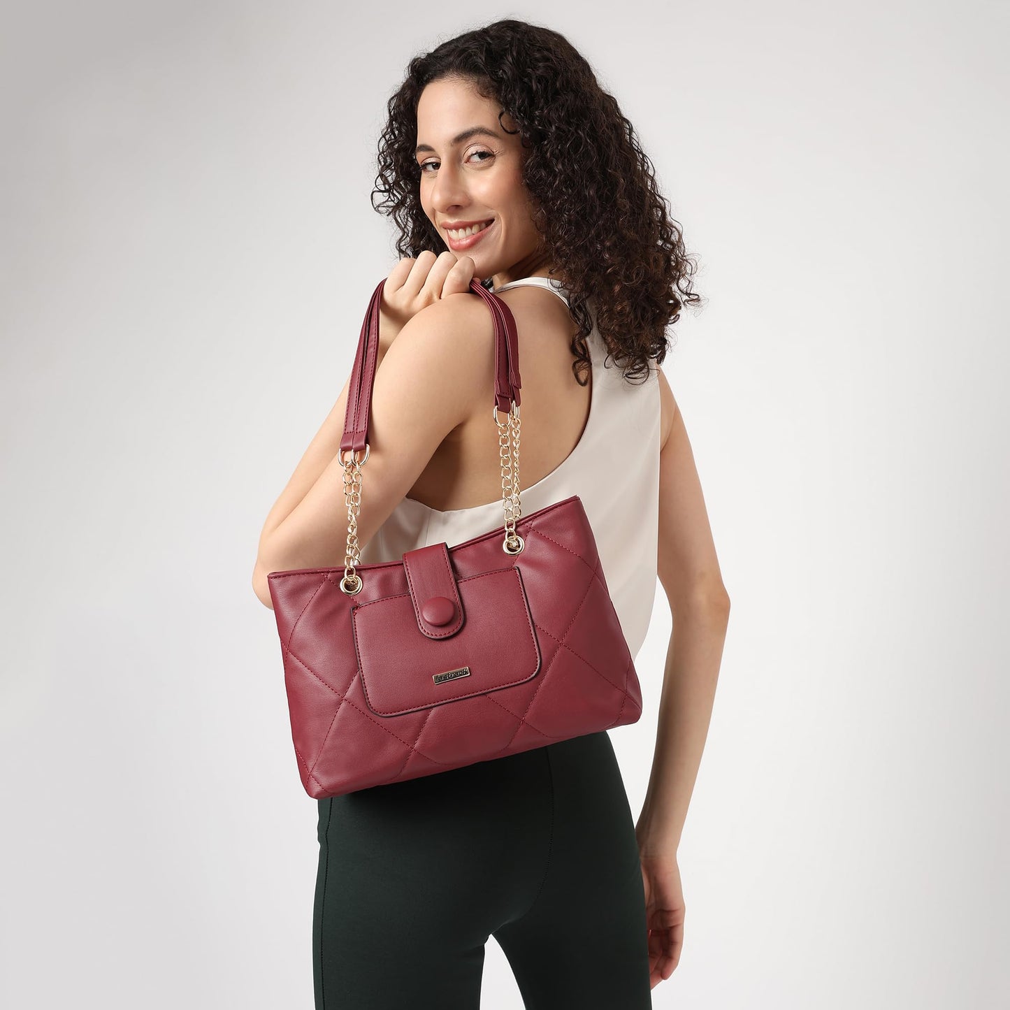 Fastrack Diamond Quilted Shoulder Bag for Girls, Ladies and Women | Comes with Chain Straps | Casual Handbag for Women | Made Up of Semi - PU Leather