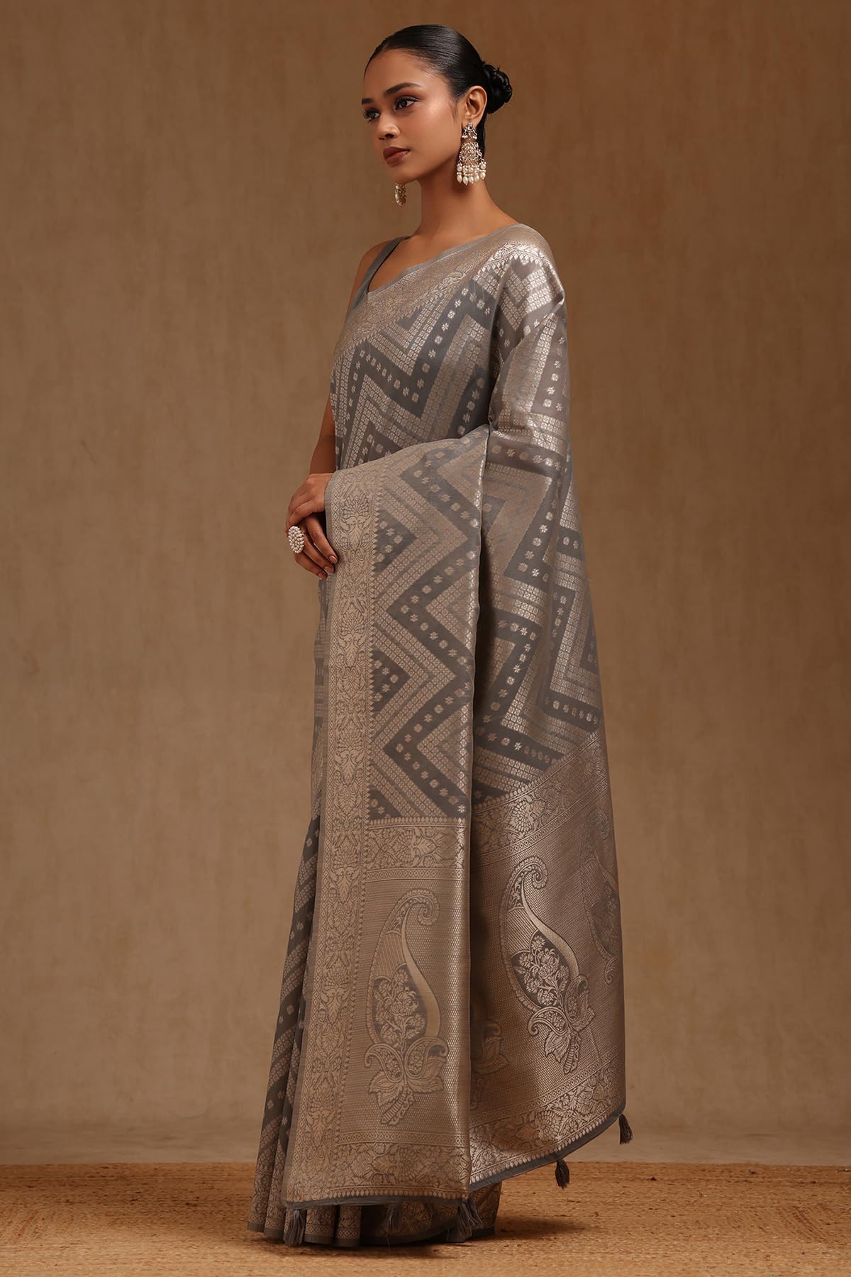 Soch Womens Grey Linen Woven Design Saree