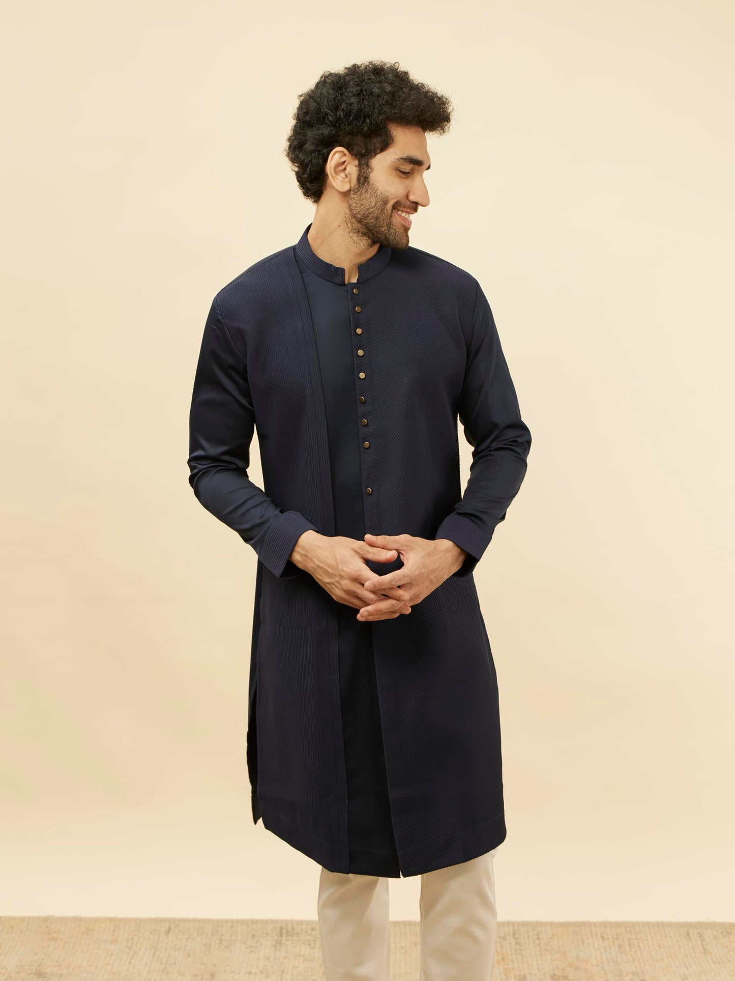 Manyavar Men's Navy Blue Textured Kurta (M)