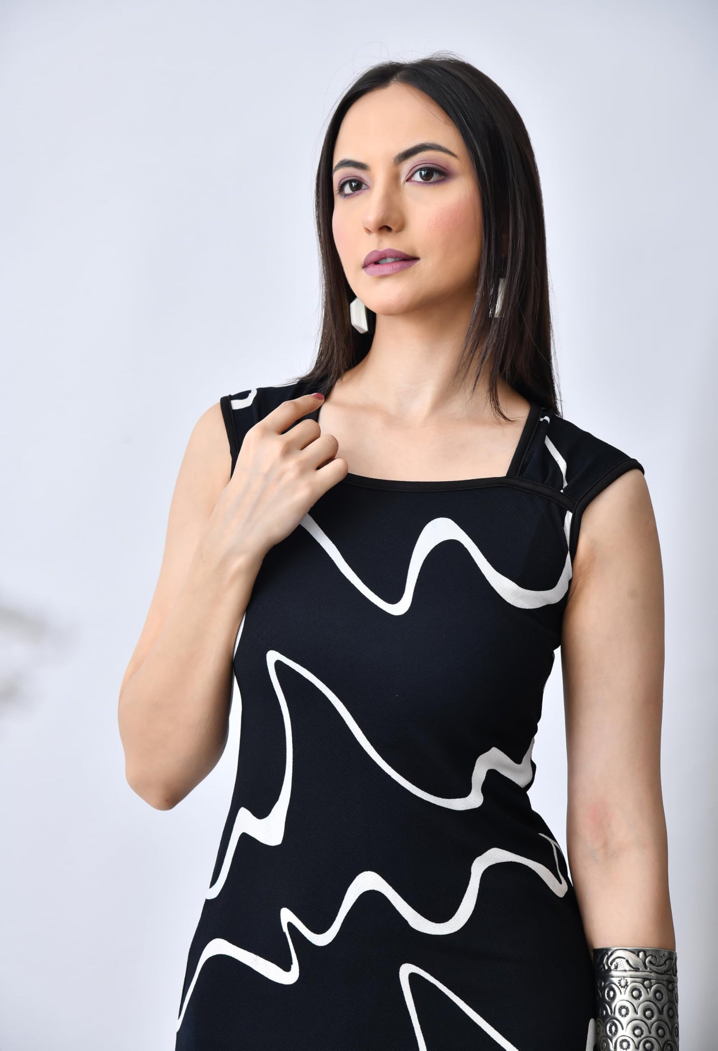 IUGA Black Lahariya Print Bodycon Maxi Dress with Square Neck and Front Slit