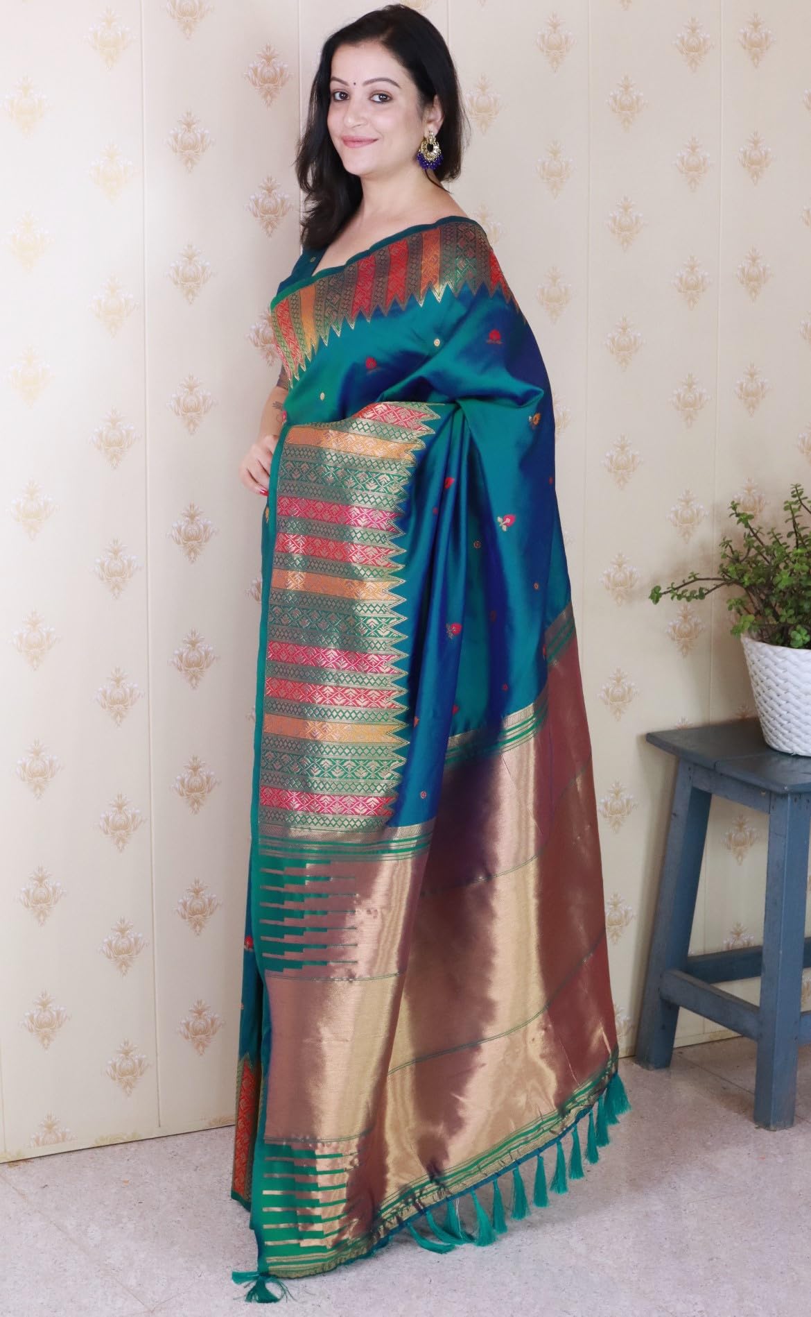SGF11- Women's Kanjivaram Pure Soft Silk Handloom Saree Pure Golden Zari With Blouse Piece (Rama Green)