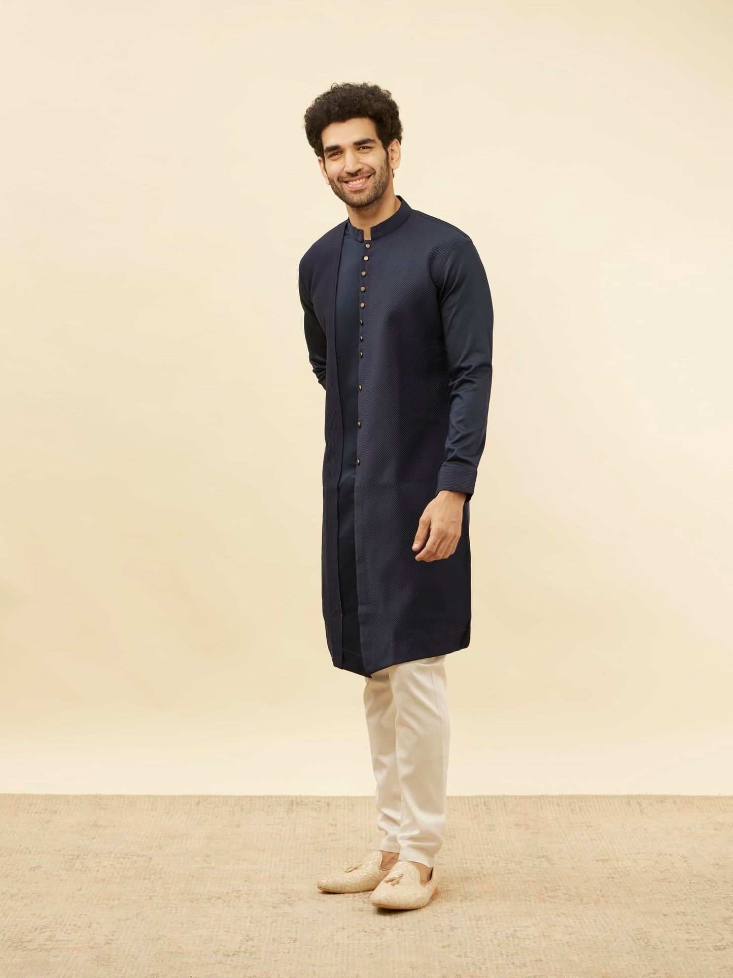 Manyavar Men's Navy Blue Textured Kurta (M)
