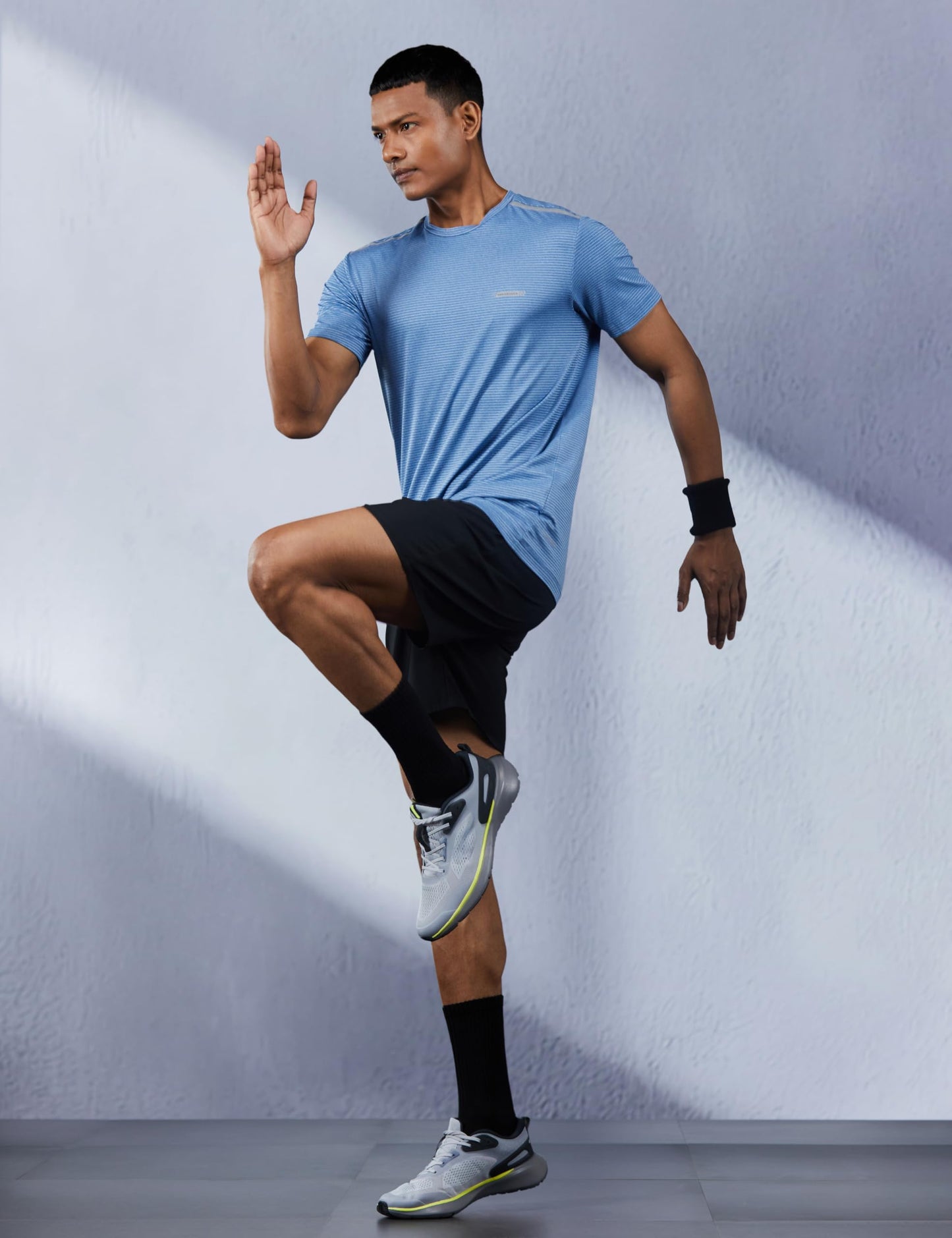Van Heusen Performance Men T-Shirt - Polyester Spandex - Swift Dry, Crew Neck, Mesh Ventilation_61006_Swiss Blue_L
