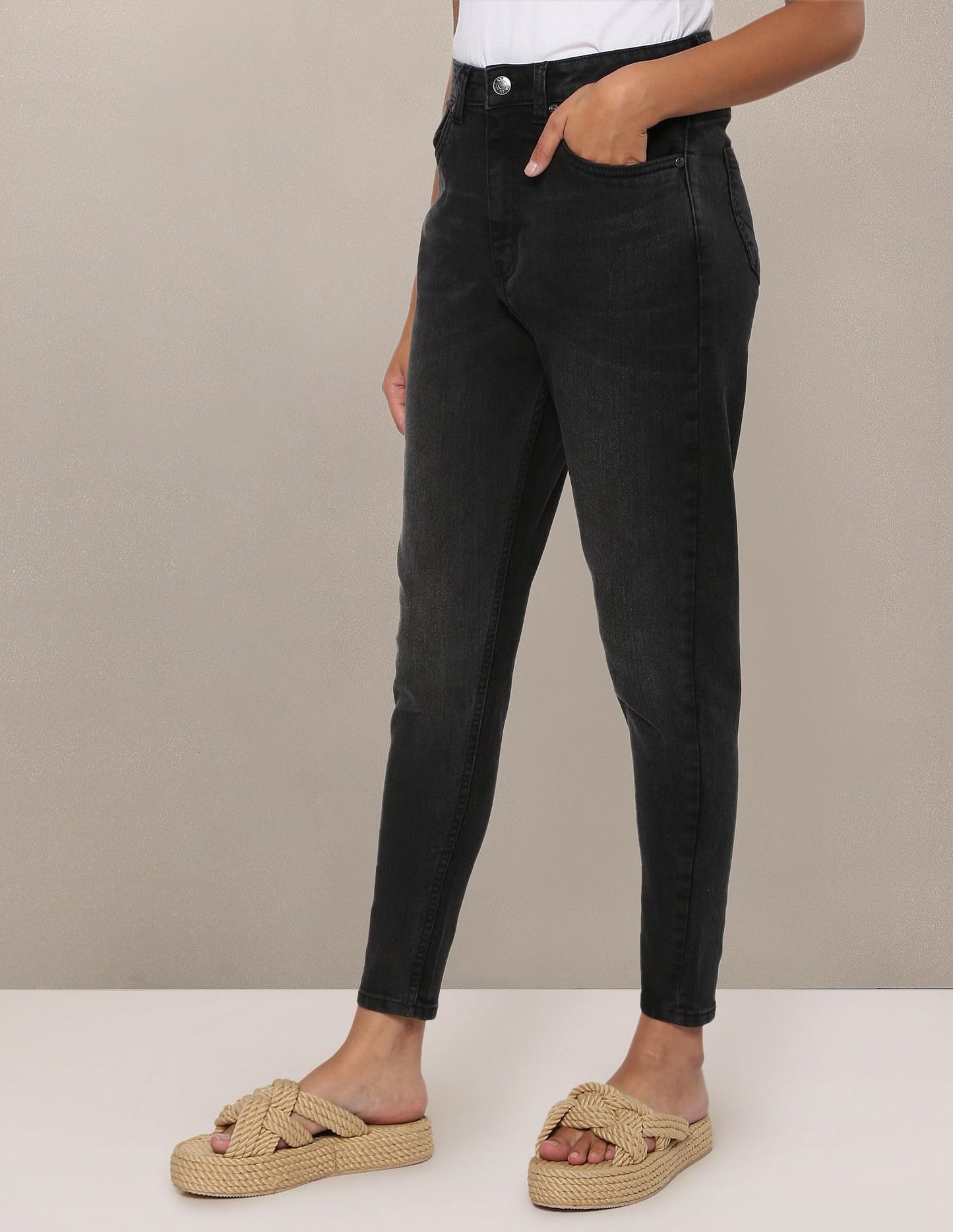 U.S. POLO ASSN. Women's Slim Mom Fit High Rise Jeans (UWAW22JN080_Black_28)
