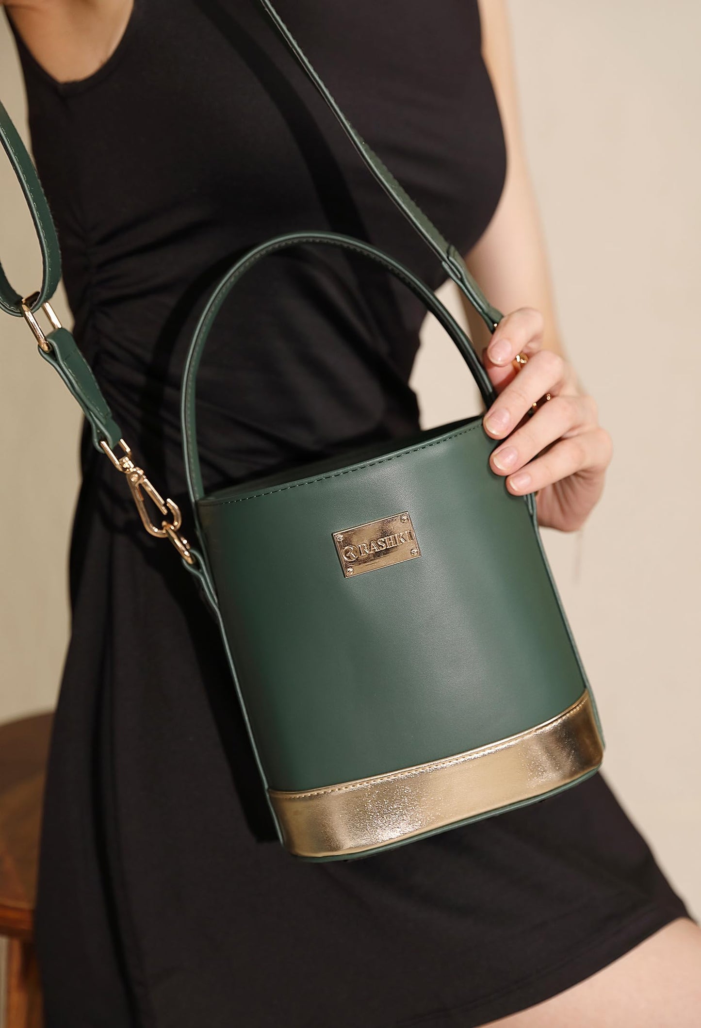 RASHKI TROI- Womens Handbag | Spacious | Detachable Shoulder Strap | Zipper closure | Party bag (Green)