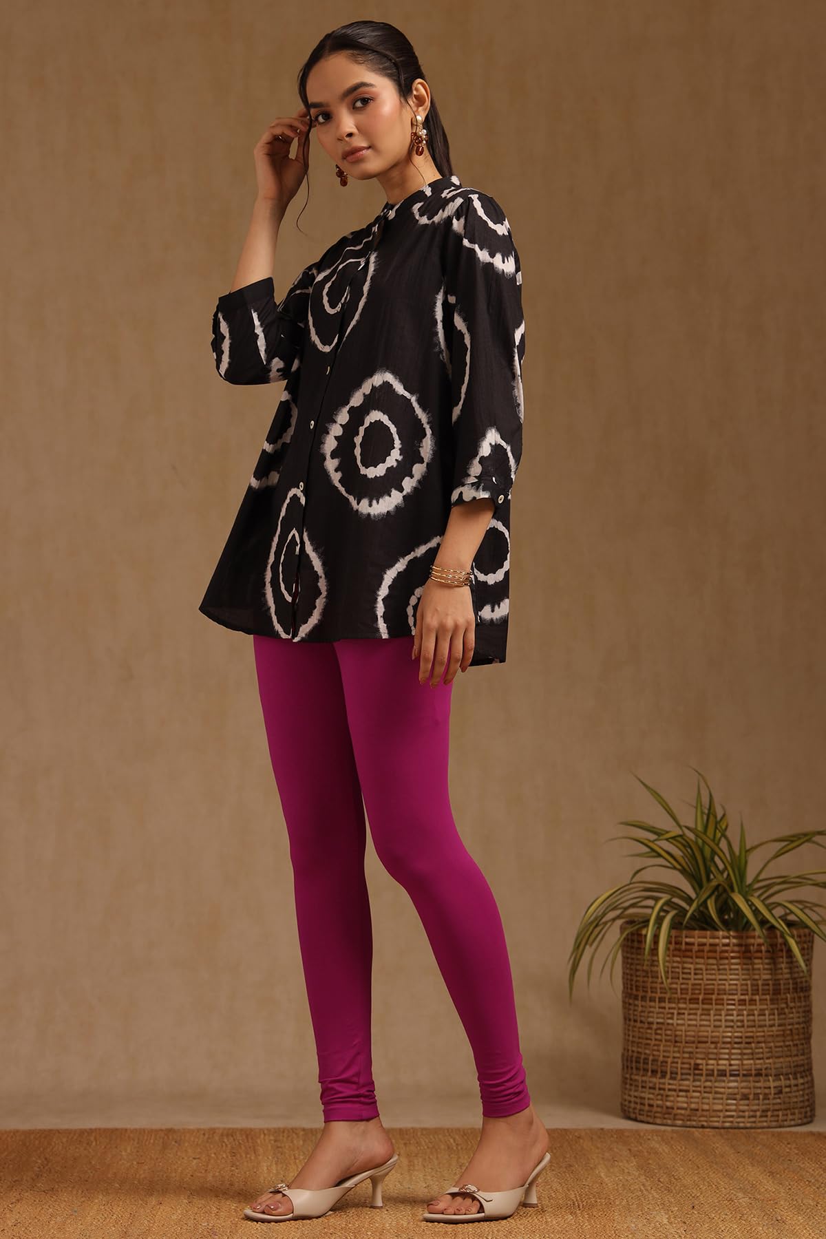 Soch Womens Magenta Cotton Blend Solid Leggings