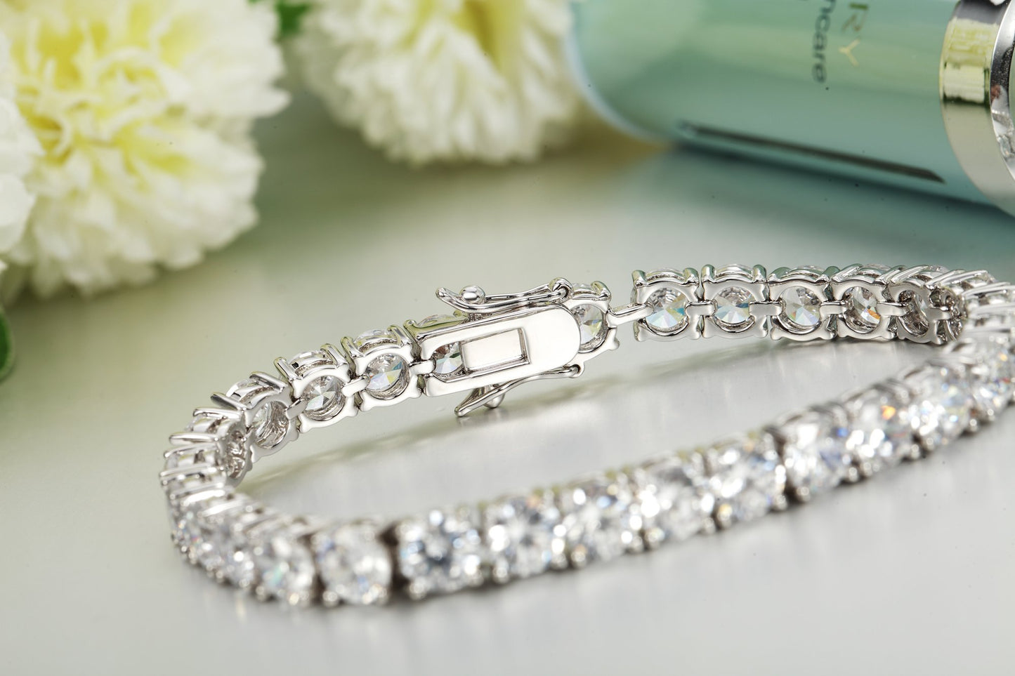 Ananth Jewels Made with Swarovski Zirconia Solitaire Pure Brilliance Bracelet for Women (Metal : Alloy)