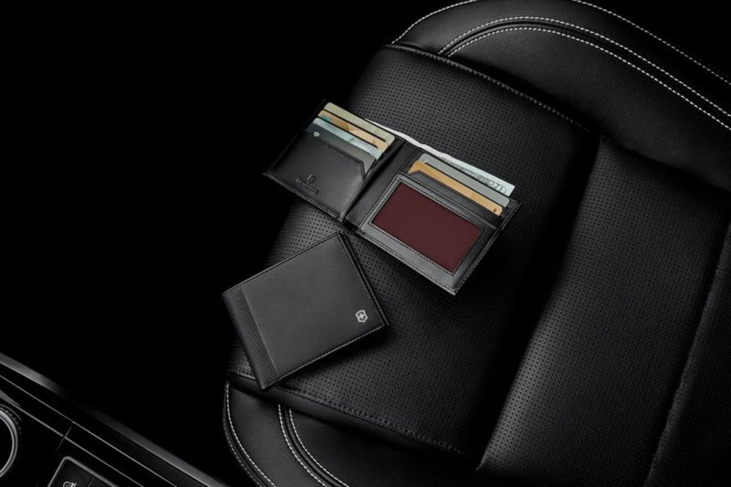 Victorinox Altius Alox, Bi-Fold Leather Wallet with RFID Protection for Men, Black (611570)