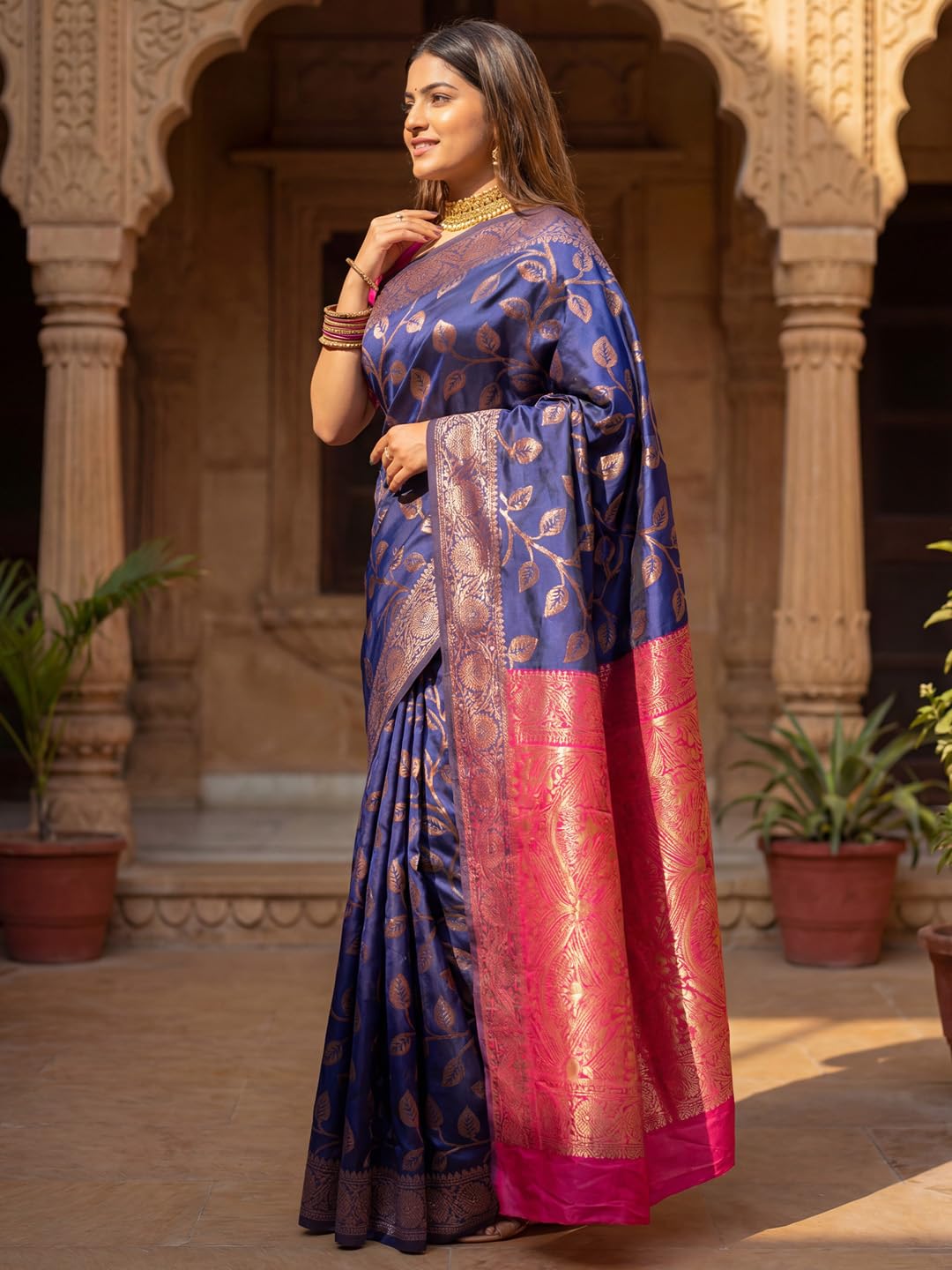 AKHILAM Women's Kanjivaram Woven Soft Silk Saree With Blouse Piece
