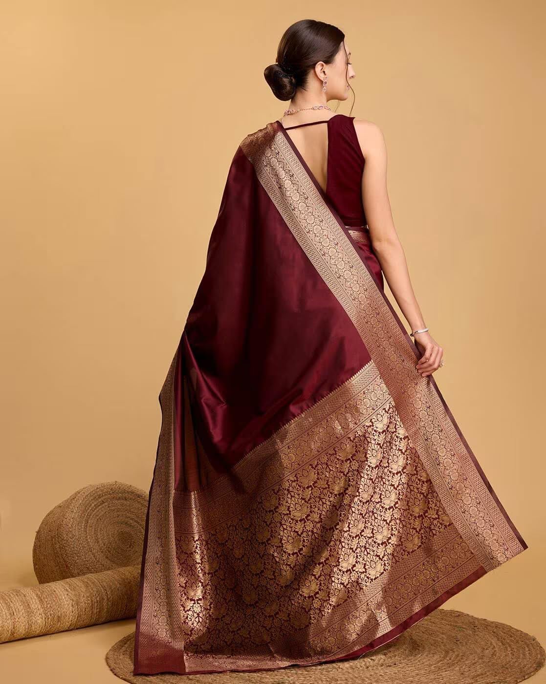 AMIRAT Women's Banarasi silk plain saree With Golden Zari Woven Border With Blouse Piece (maroon)
