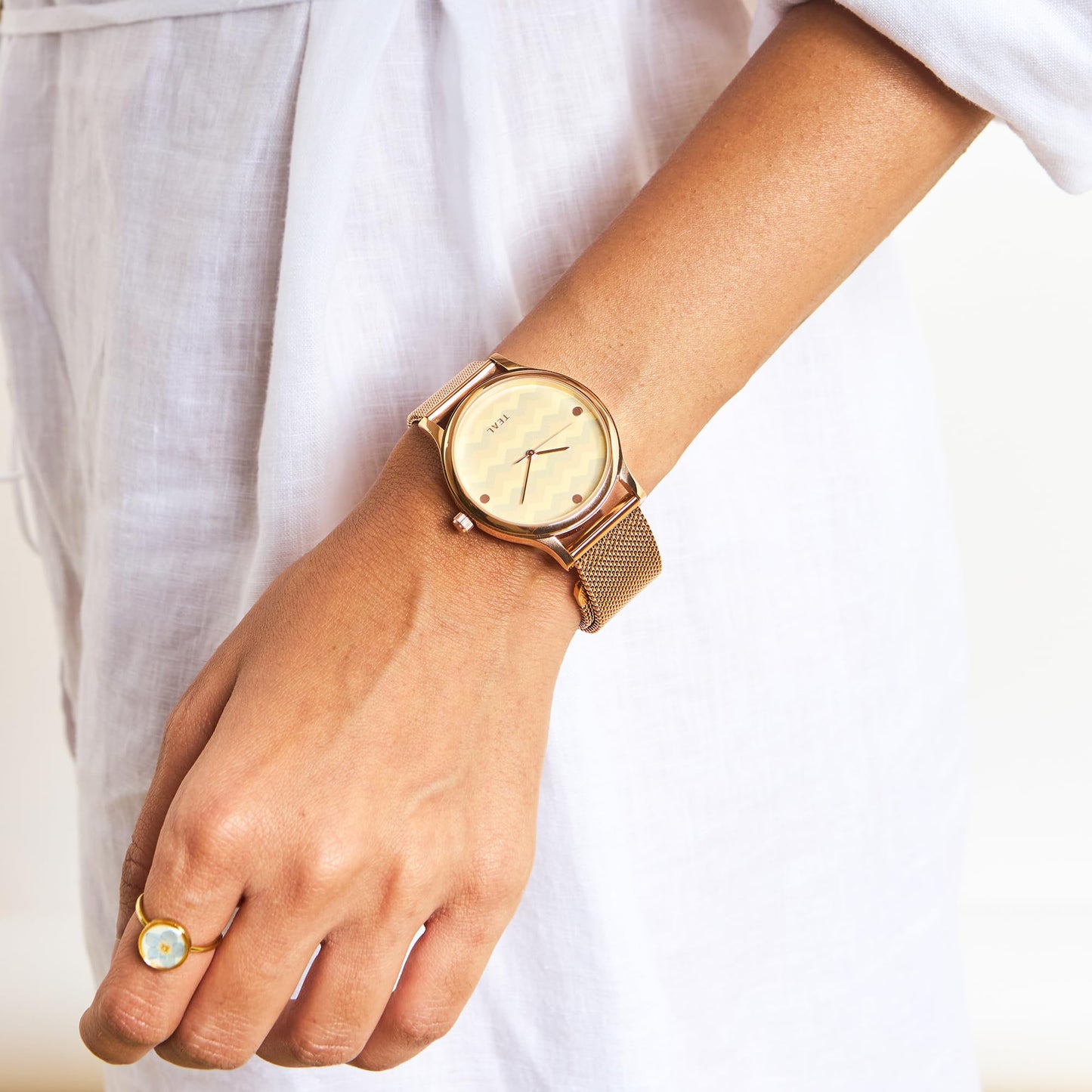 TEAL BY CHUMBAK Round Dial Analog Hand Watch for Women, Gifts for Women/Girls/Ladies, Stylish Fashion Watch for Casual/Work