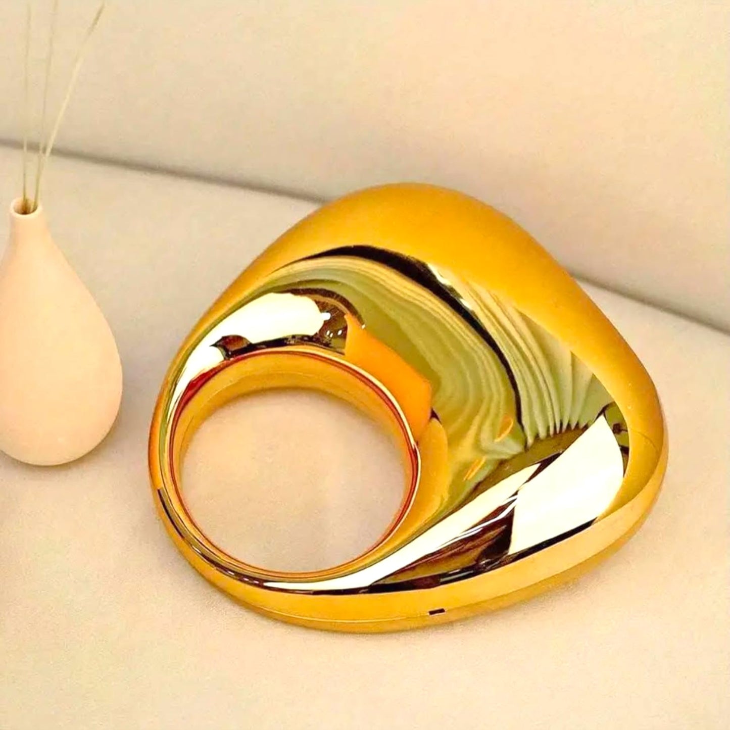 MOON -shaped Acrylic Women's Crossbody Sling Bag – Gold-tone Pleated Metallic Mini Clutch Purse, Fashion Versatile Shoulder Evening Handbag , Ladies Lipstick Case, Affordable Gift For Girls (GOLDEN)