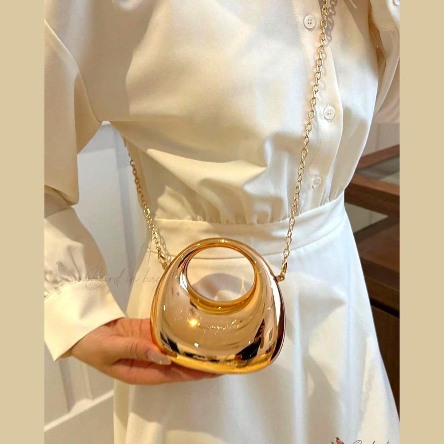 MOON -shaped Acrylic Women's Crossbody Sling Bag – Gold-tone Pleated Metallic Mini Clutch Purse, Fashion Versatile Shoulder Evening Handbag , Ladies Lipstick Case, Affordable Gift For Girls (GOLDEN)