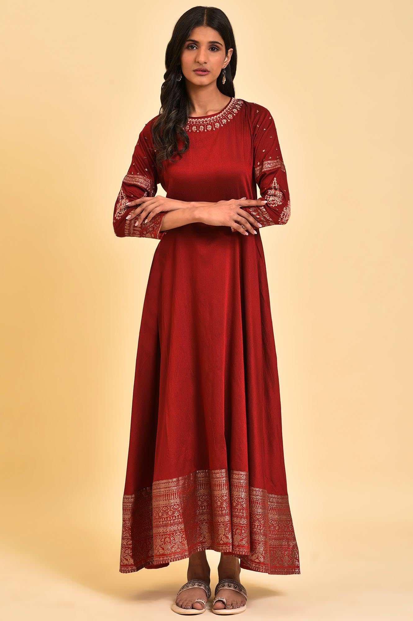 W for Woman Maroon Embroidered Festive Gown_22AUW18361-217627_XL