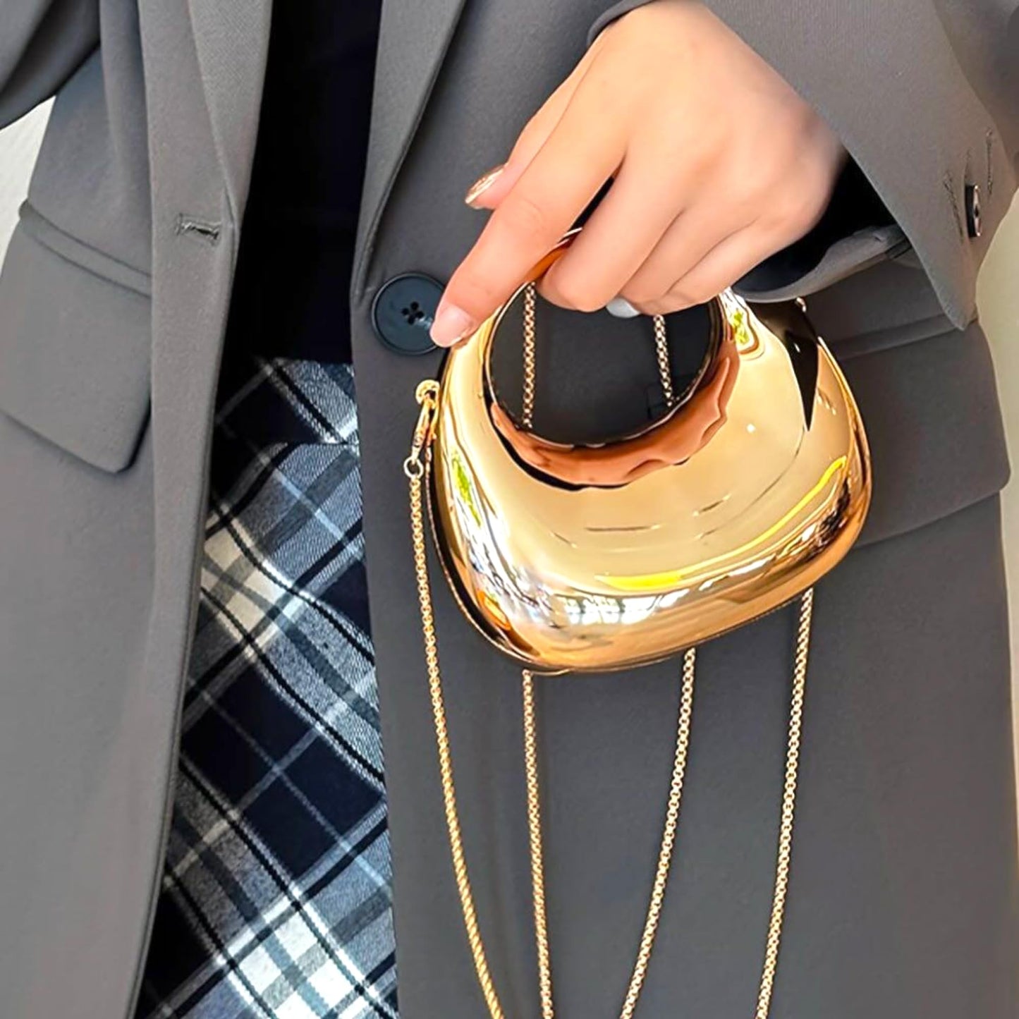 MOON -shaped Acrylic Women's Crossbody Sling Bag – Gold-tone Pleated Metallic Mini Clutch Purse, Fashion Versatile Shoulder Evening Handbag , Ladies Lipstick Case, Affordable Gift For Girls (GOLDEN)