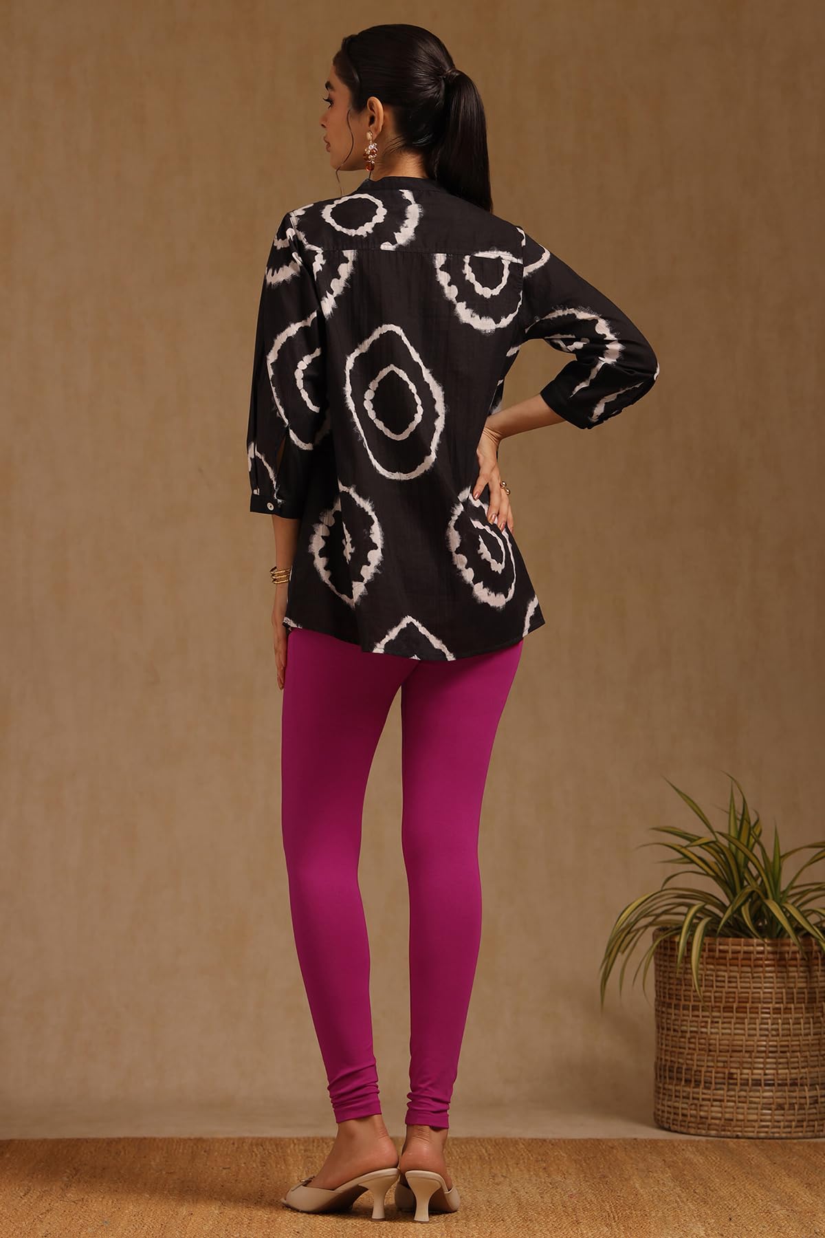 Soch Womens Magenta Cotton Blend Solid Leggings