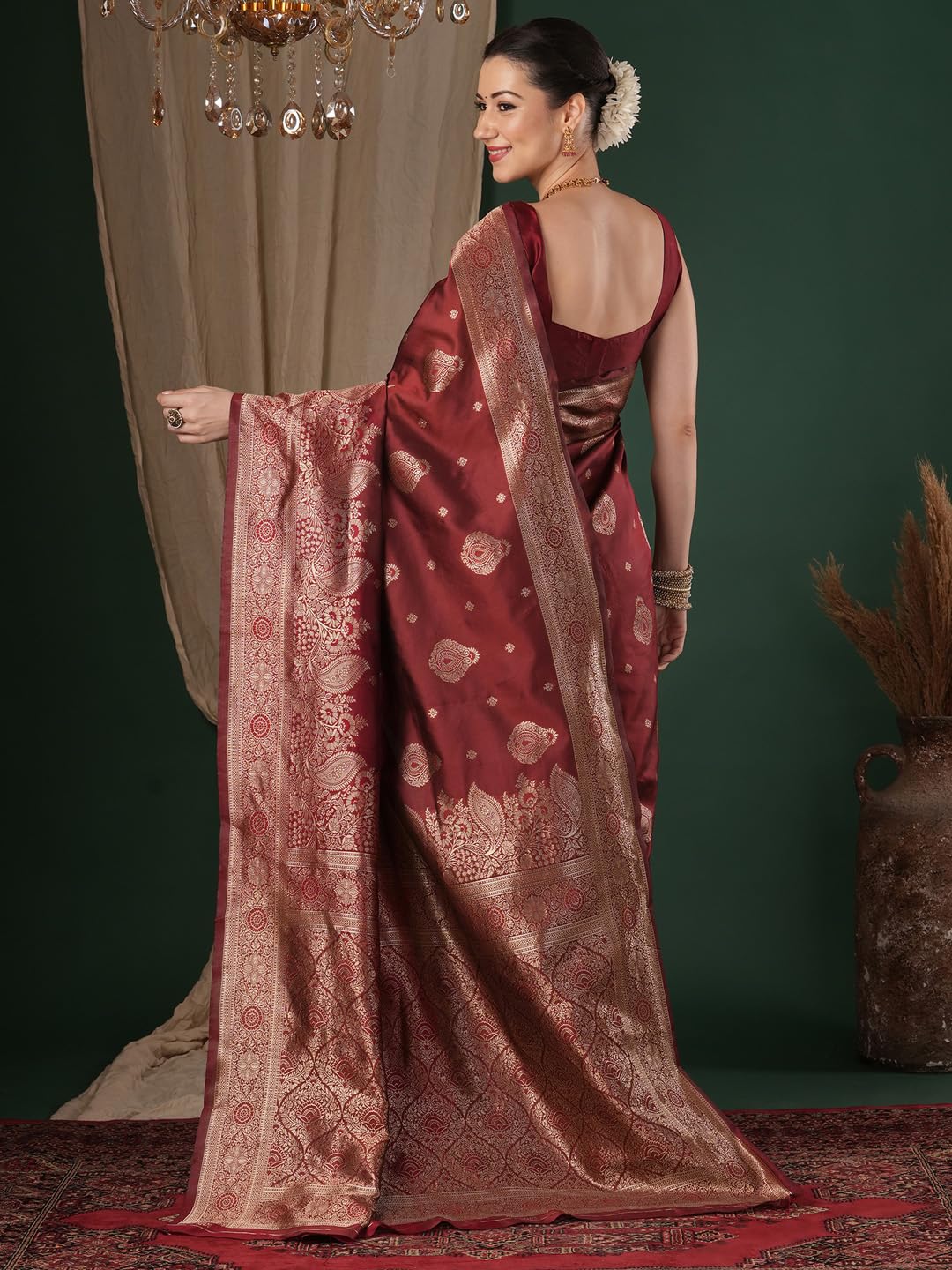 AKHILAM Women's Kanjivaram Woven Soft Silk Saree With Blouse Piece
