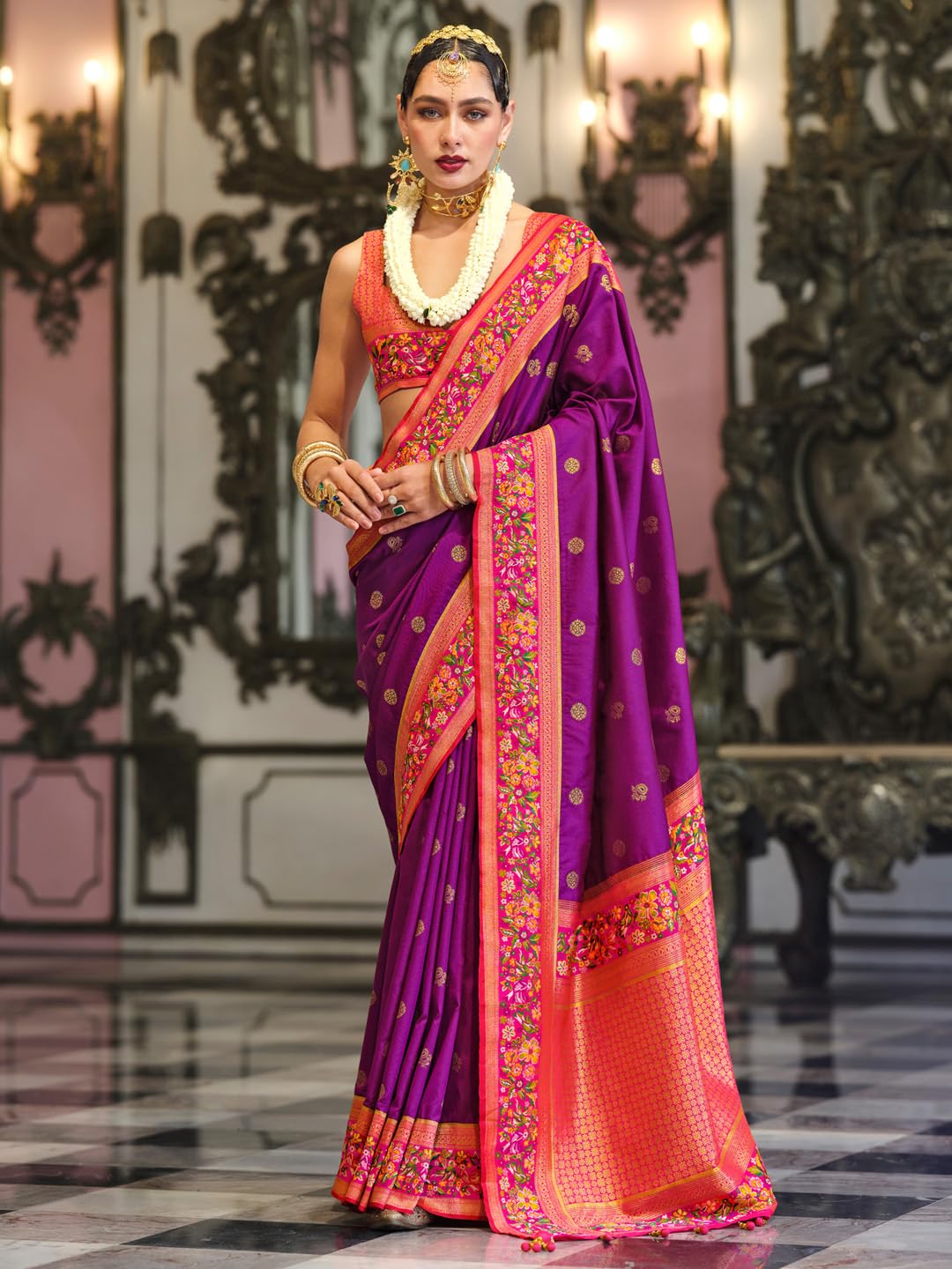 AKHILAM Women's Magenta Silk Blend Ethnic Motif Printed Saree With Unstitched Blouse (MAITRI454_RW)